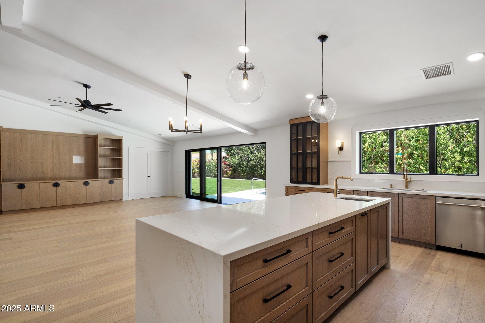 7528 E WINDROSE Drive