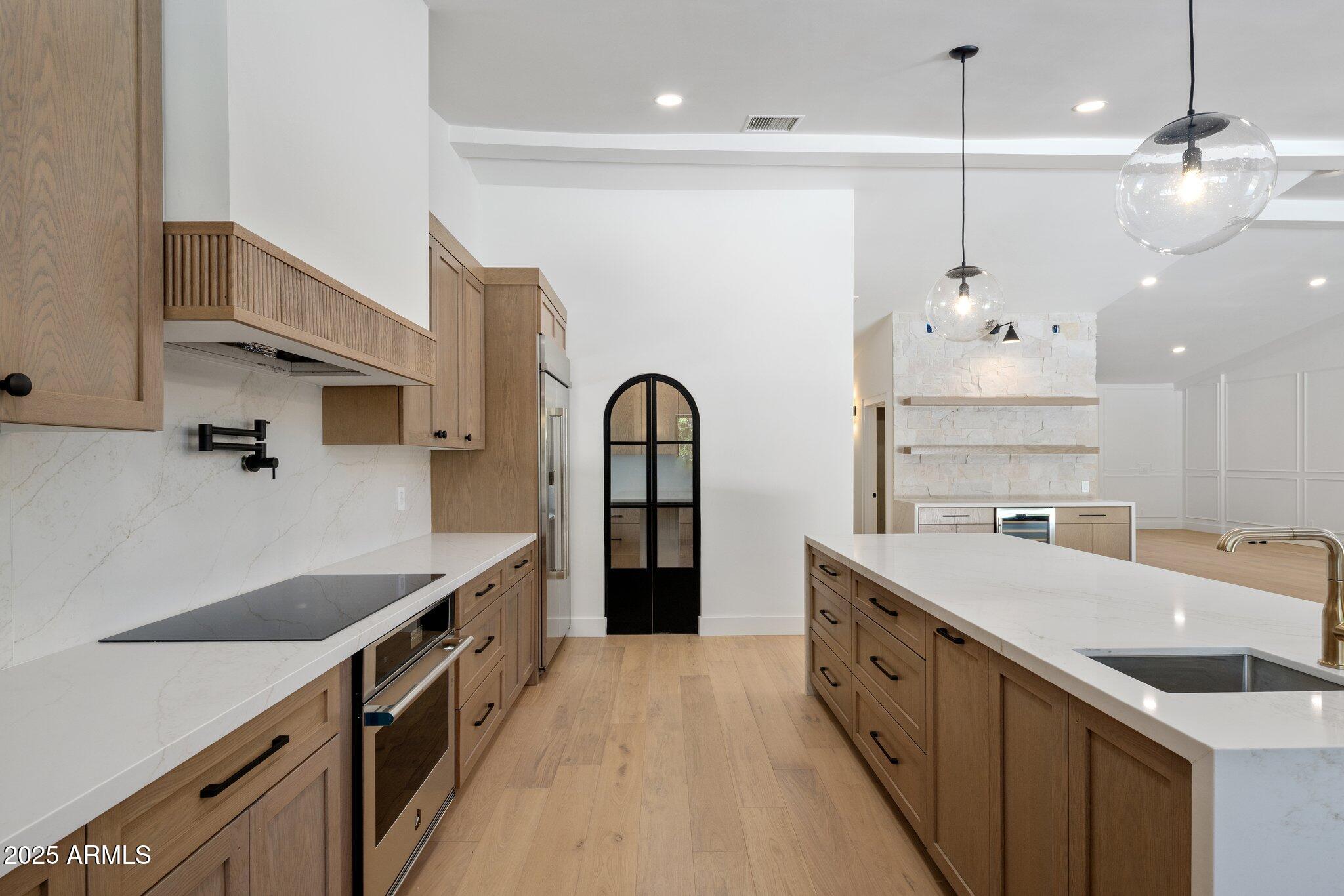 7528 E WINDROSE Drive