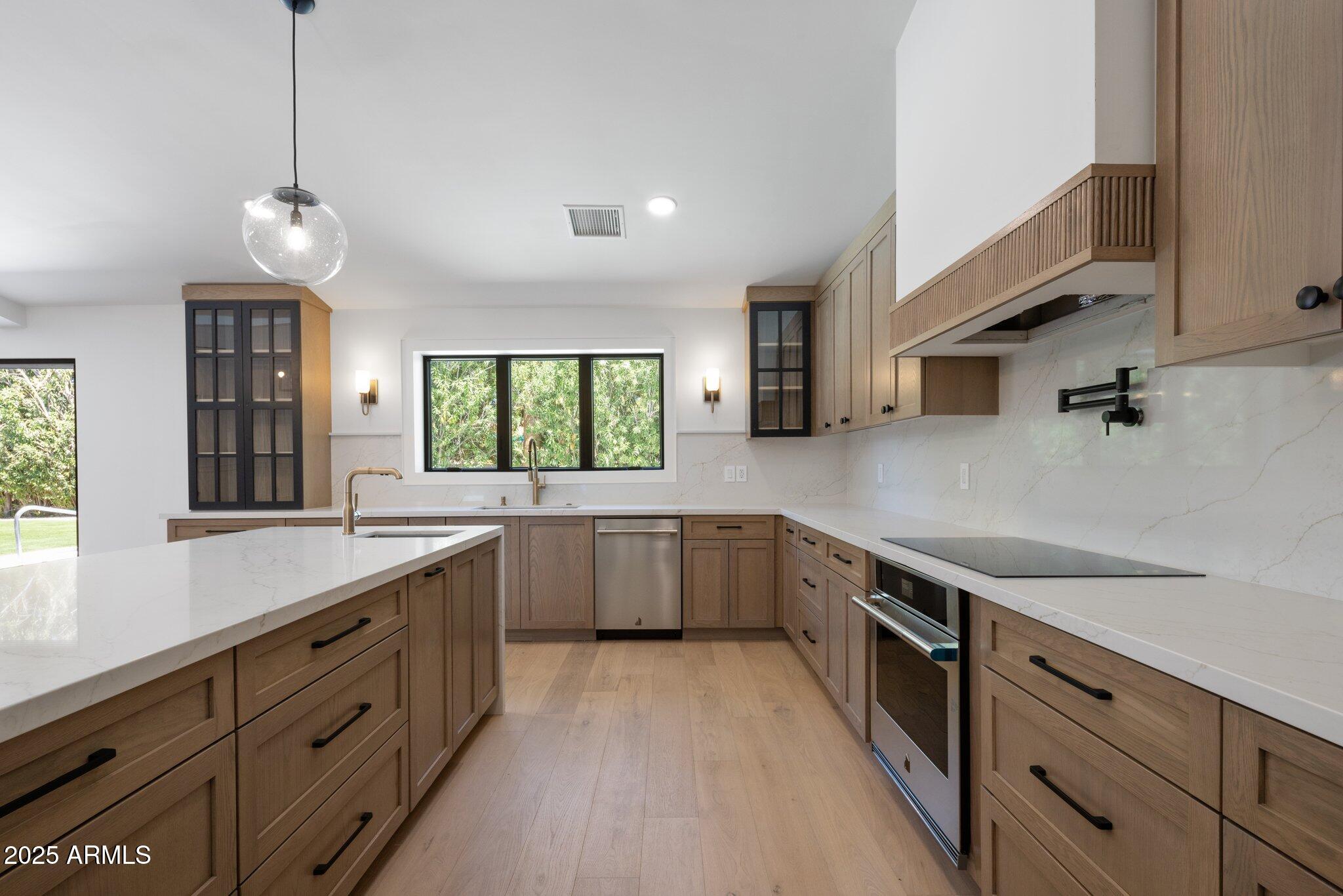 7528 E WINDROSE Drive