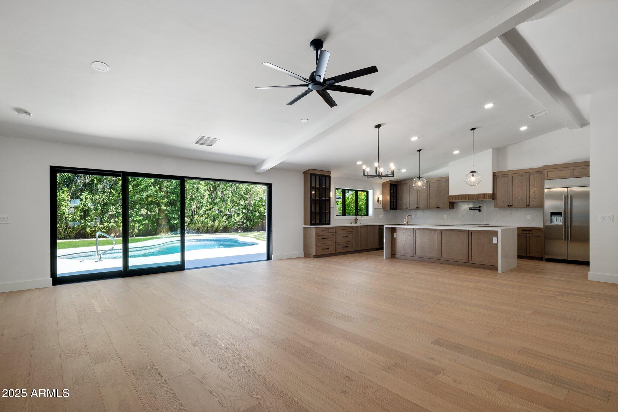 7528 E WINDROSE Drive