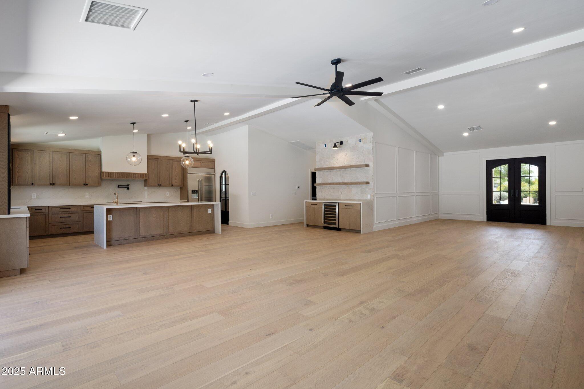 7528 E WINDROSE Drive