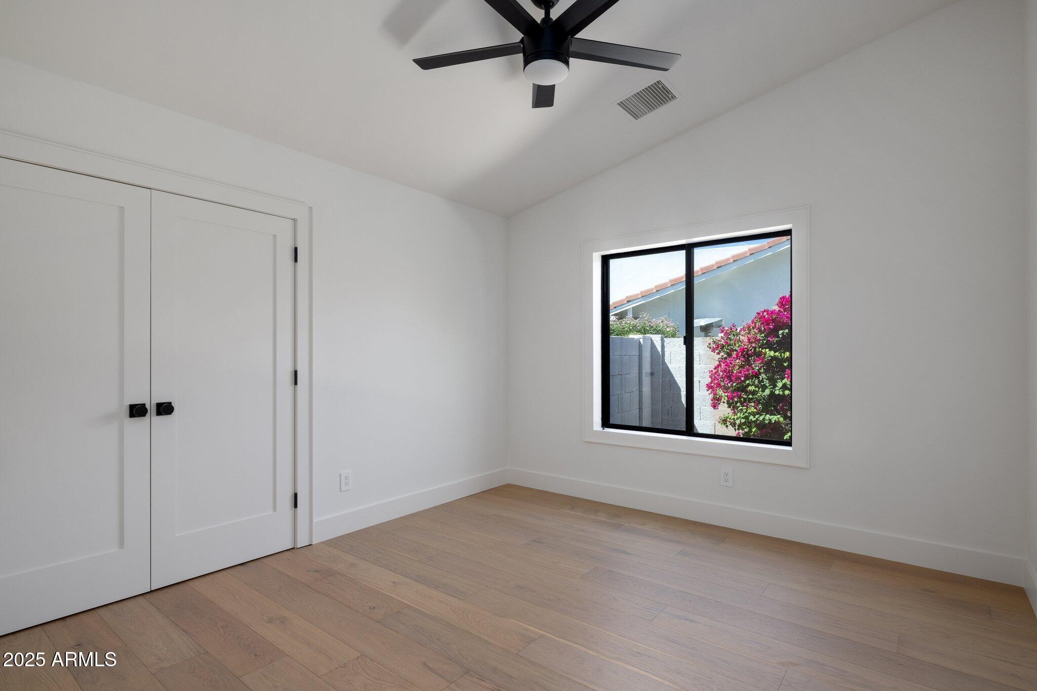 7528 E WINDROSE Drive