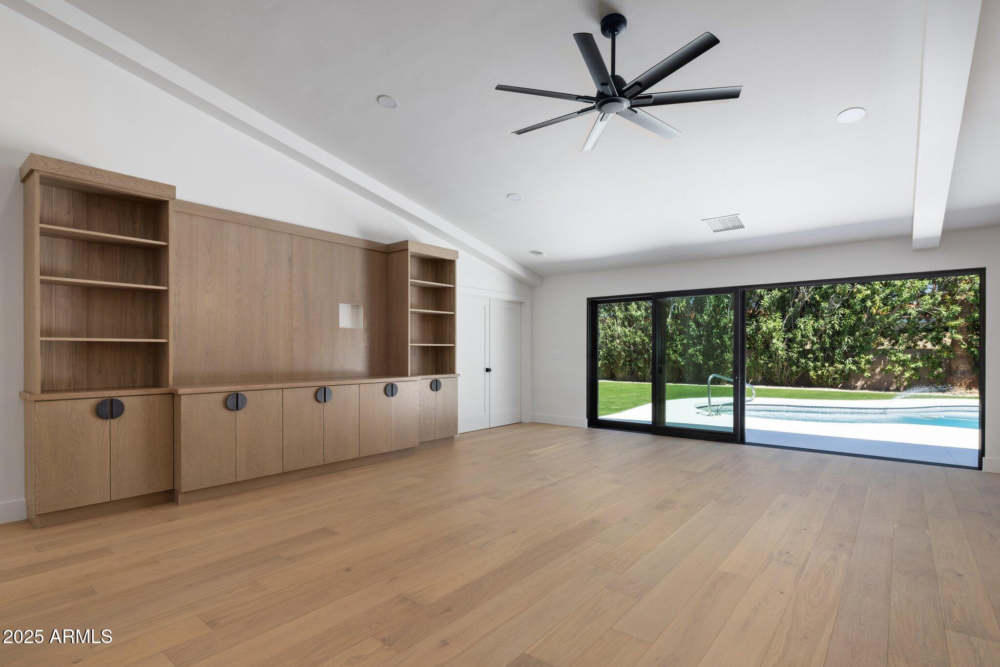 7528 E WINDROSE Drive