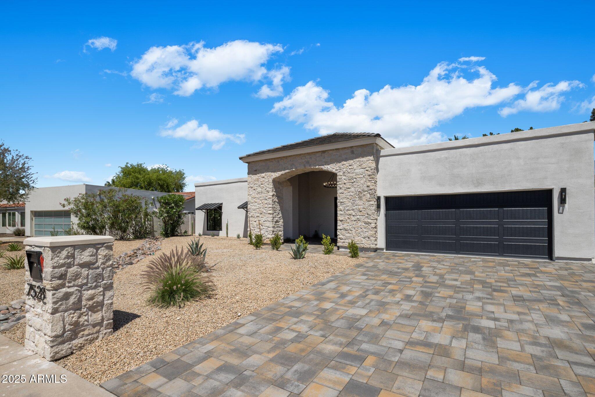 7528 E WINDROSE Drive