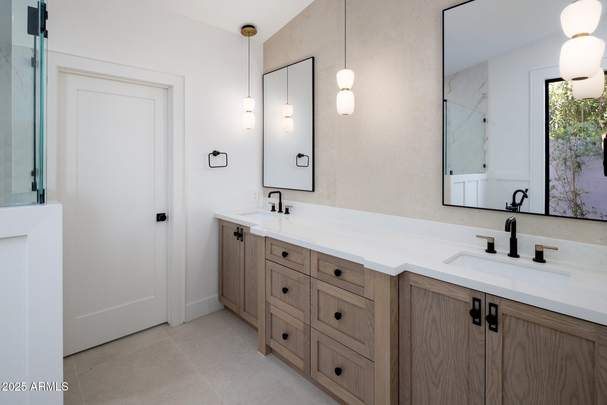 7528 E WINDROSE Drive