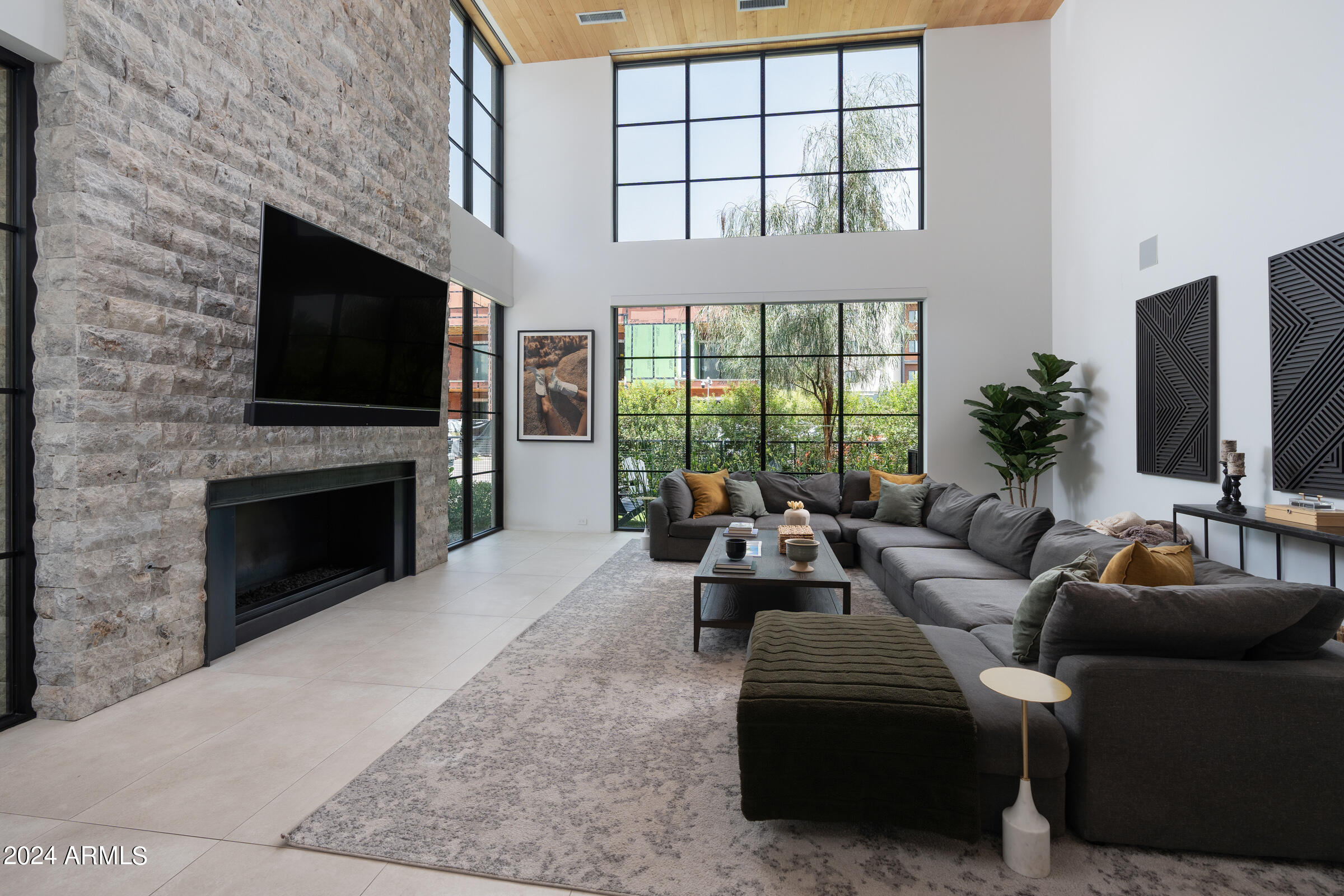 6933 E 1ST Street, B