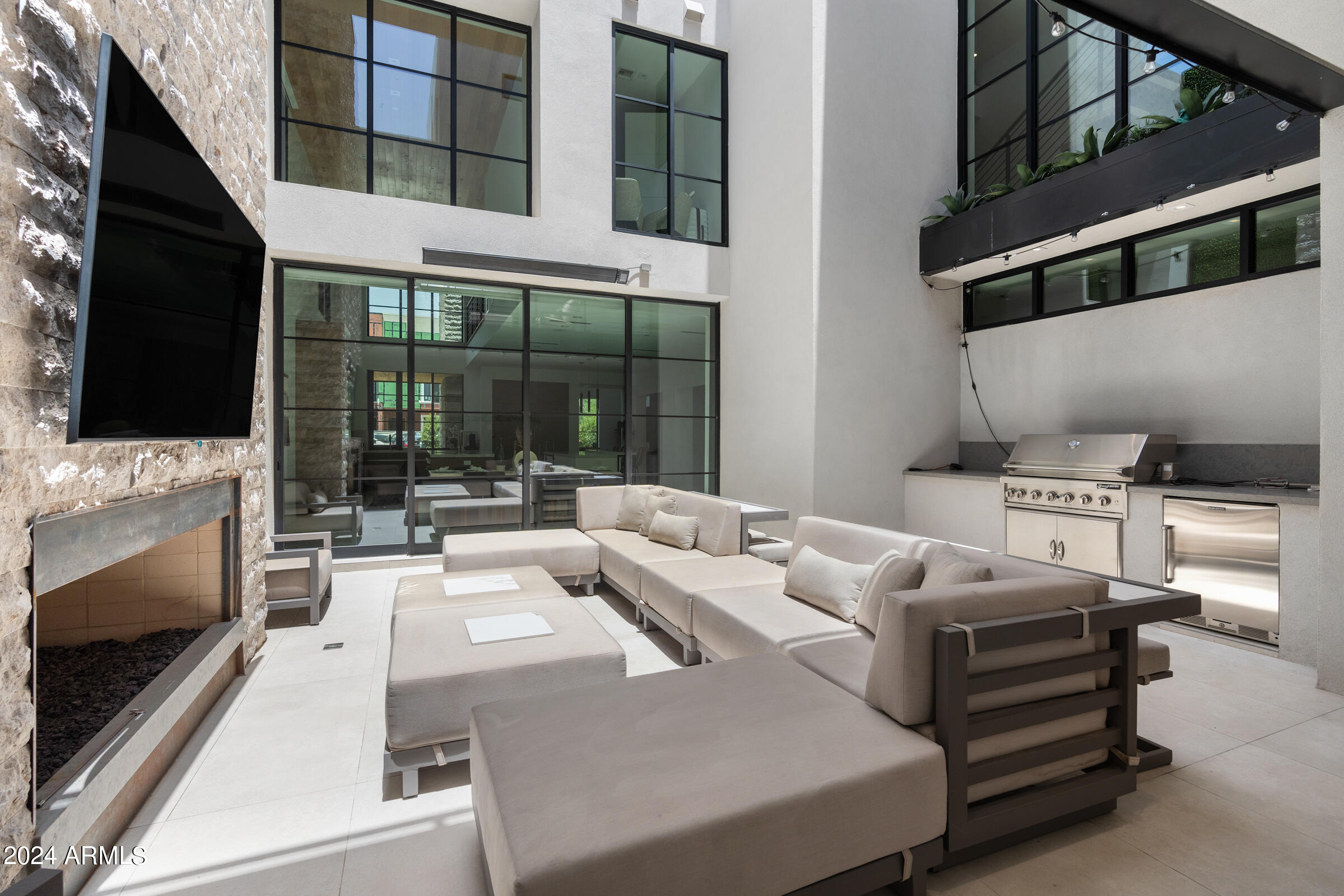 6933 E 1ST Street, B