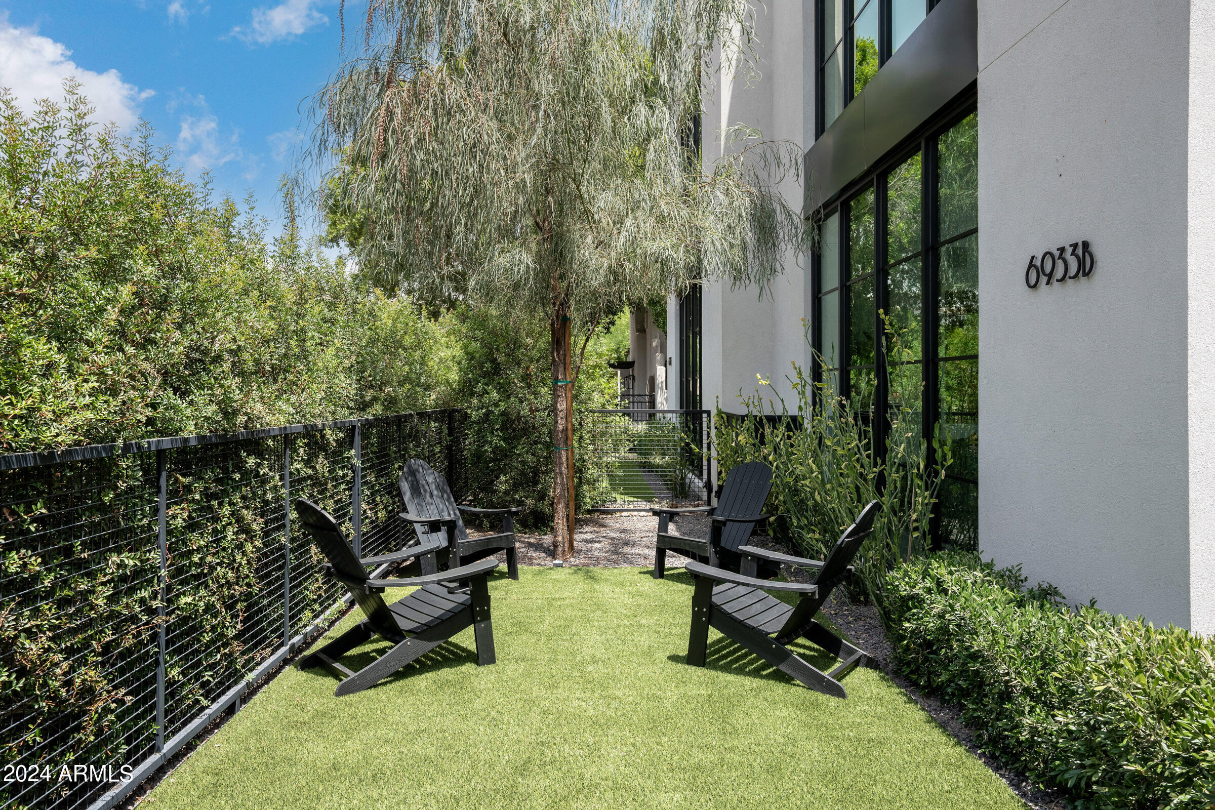 6933 E 1ST Street, B