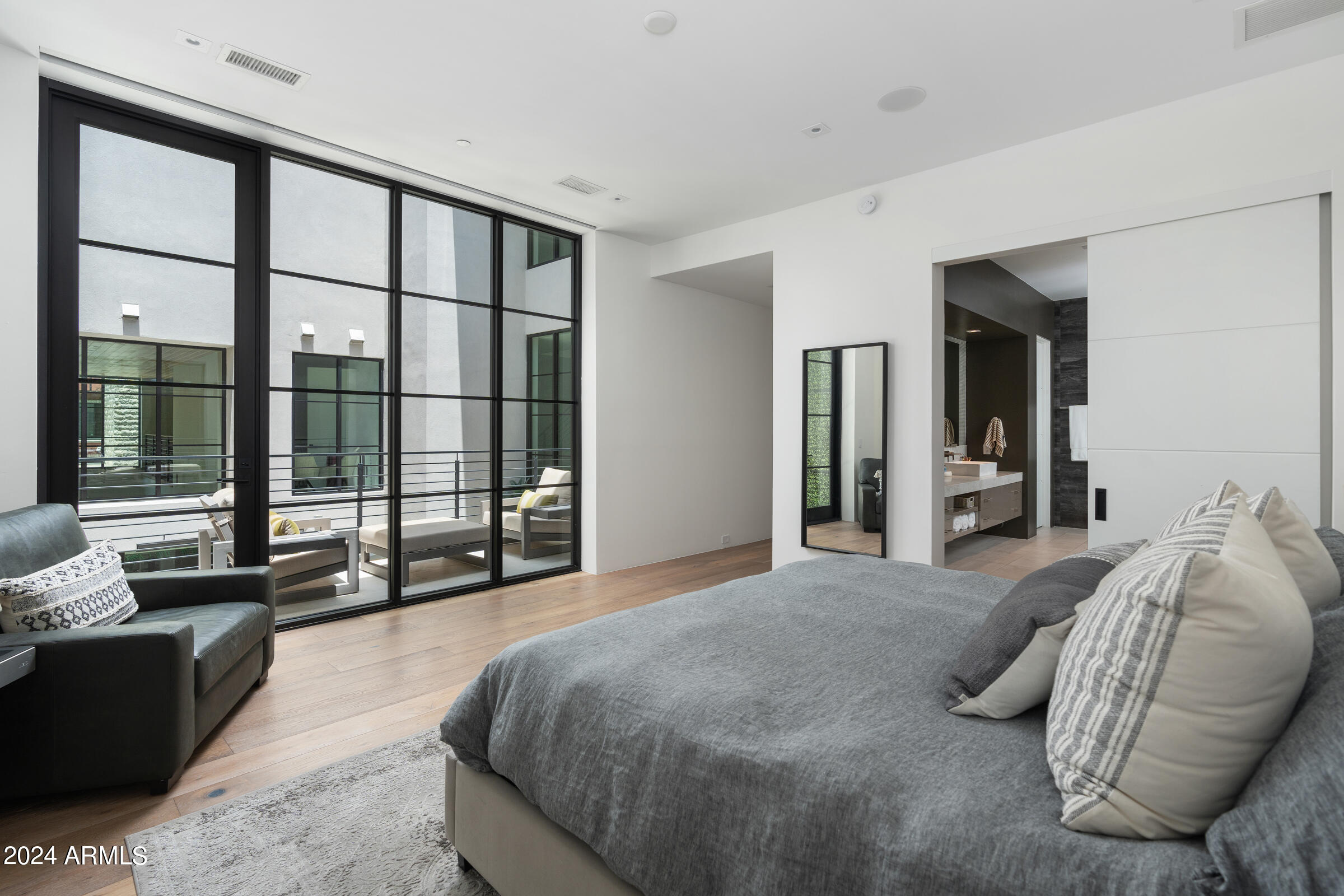 6933 E 1ST Street, B