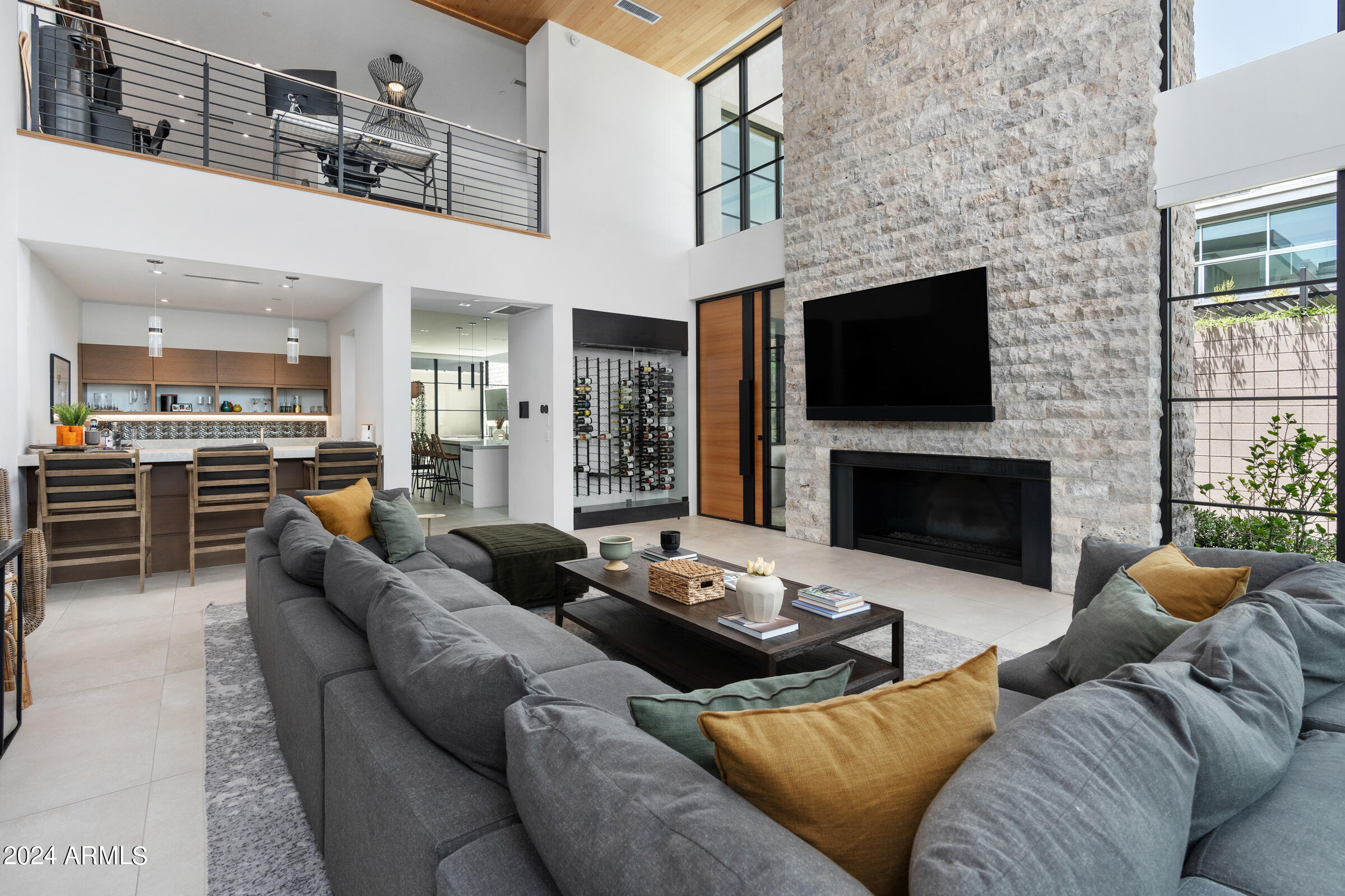 6933 E 1ST Street, B