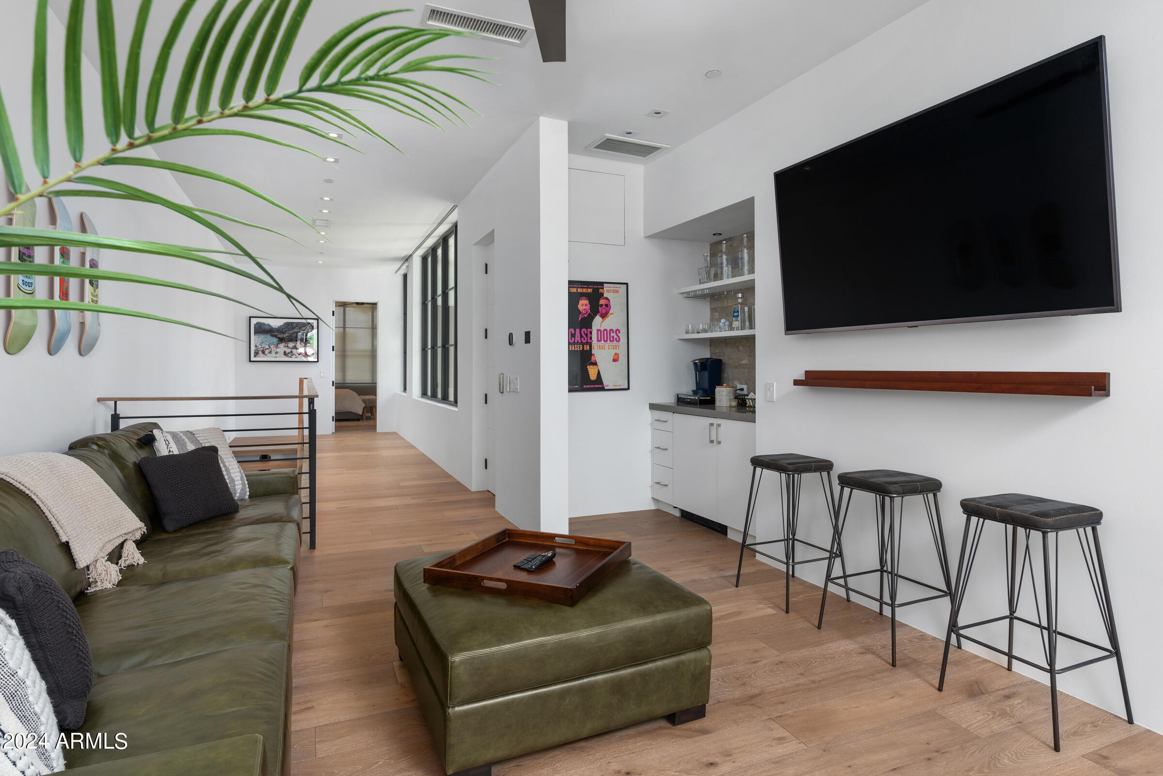 6933 E 1ST Street, B