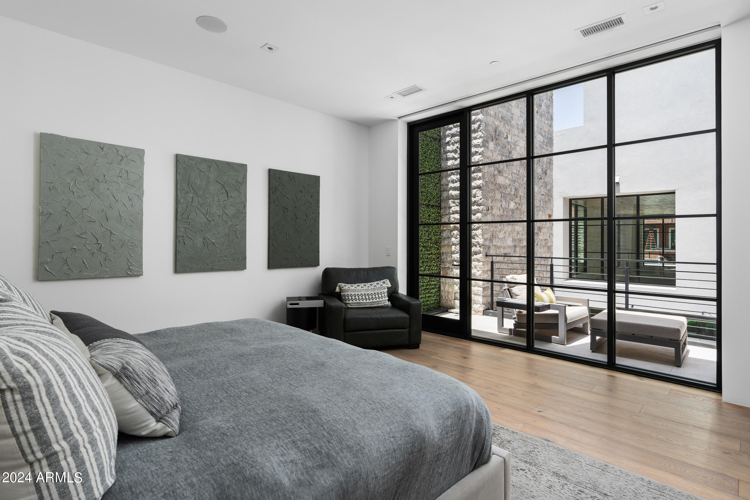 6933 E 1ST Street, B