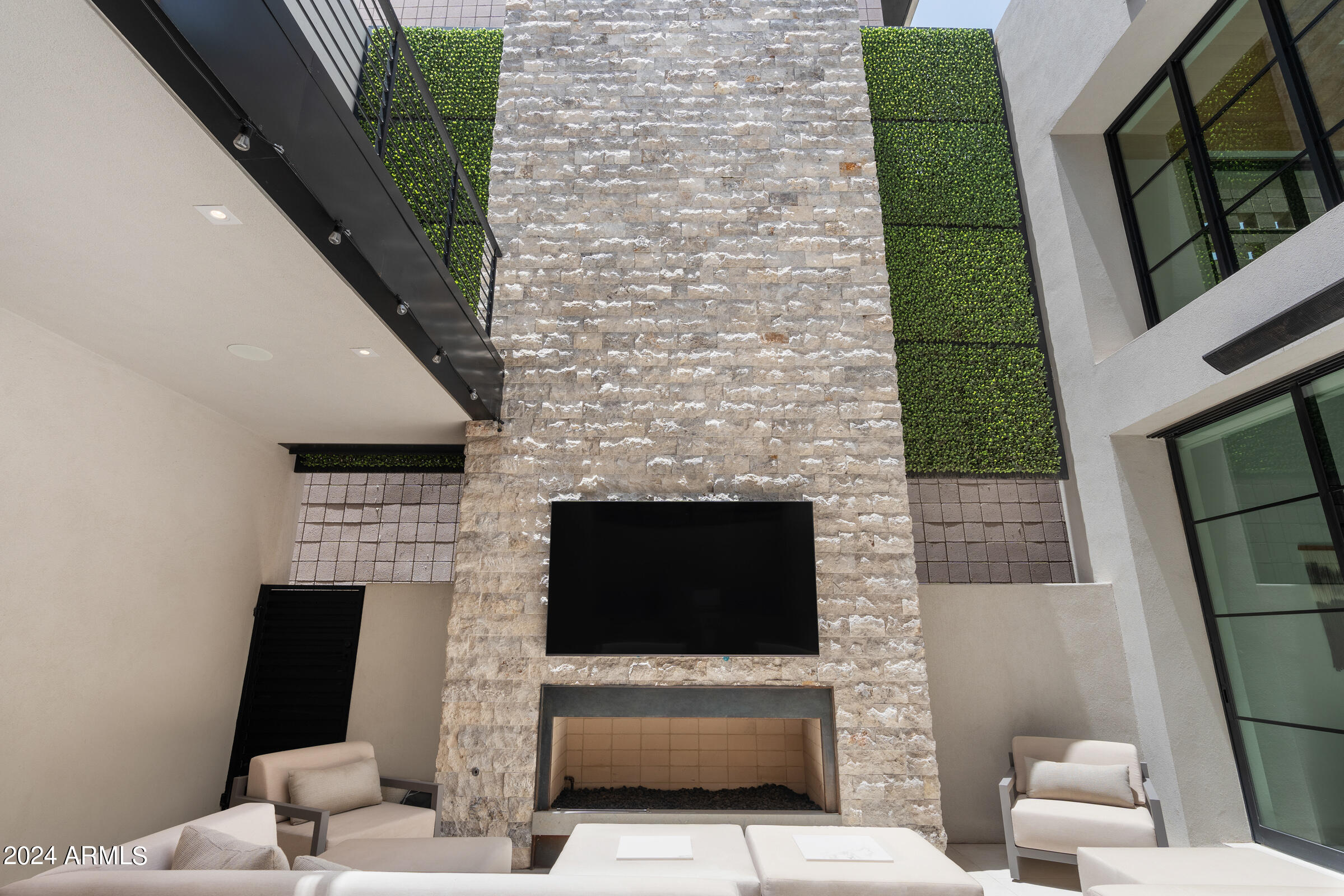 6933 E 1ST Street, B