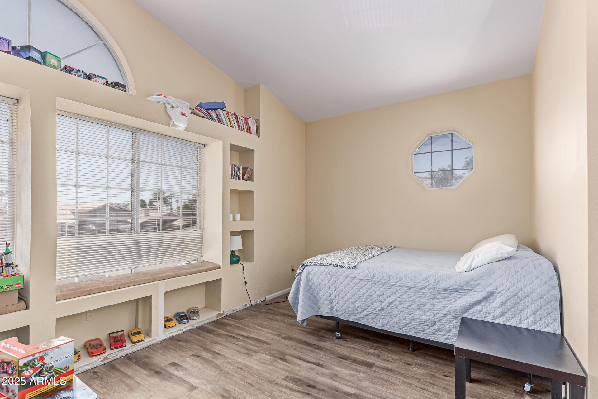 4302 E MOUNTAIN VISTA Drive