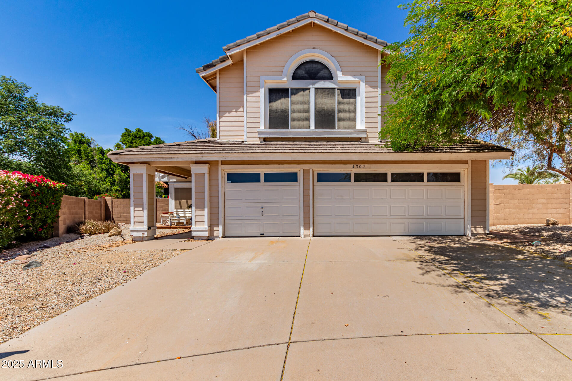 4302 E MOUNTAIN VISTA Drive