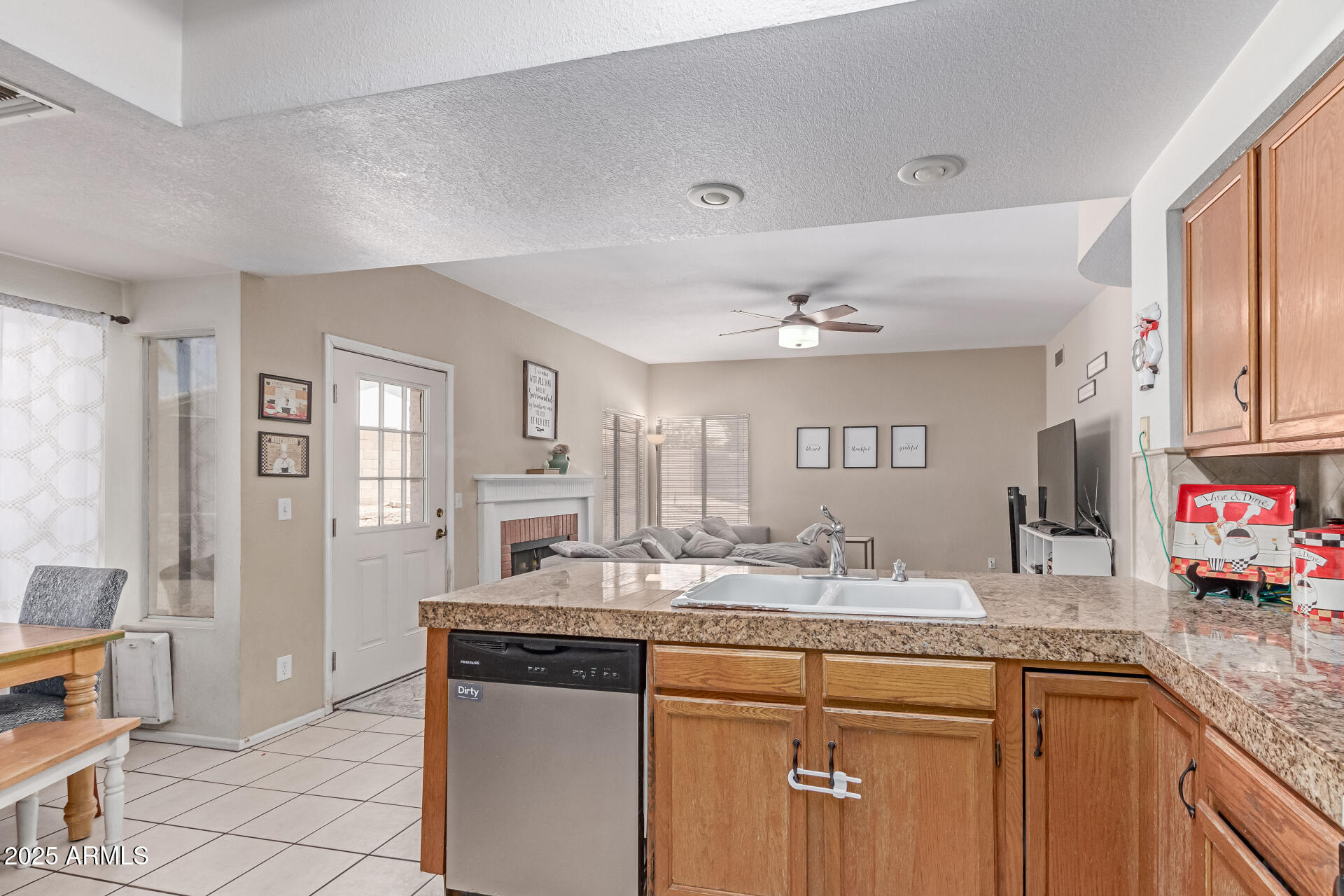 4302 E MOUNTAIN VISTA Drive