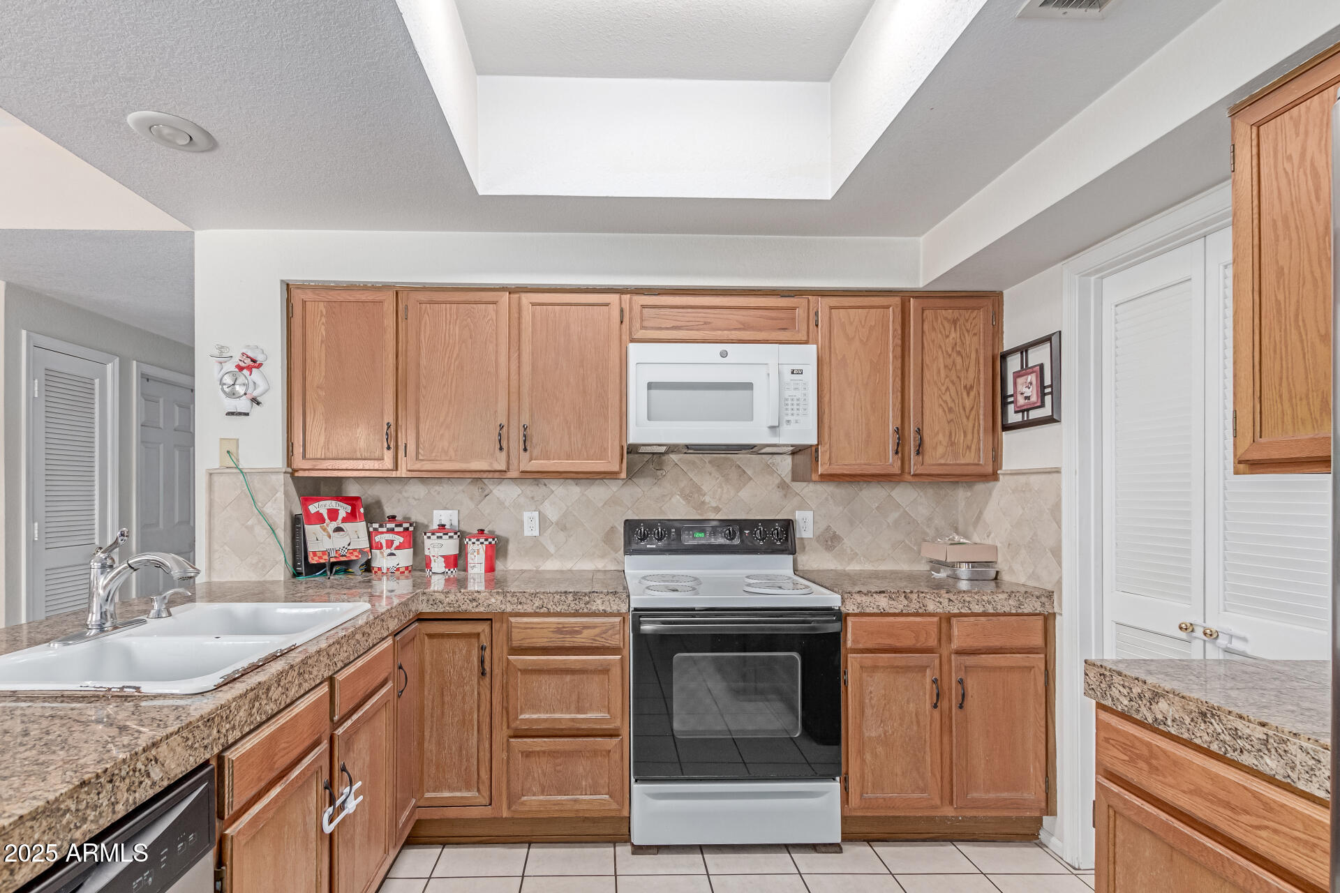 4302 E MOUNTAIN VISTA Drive