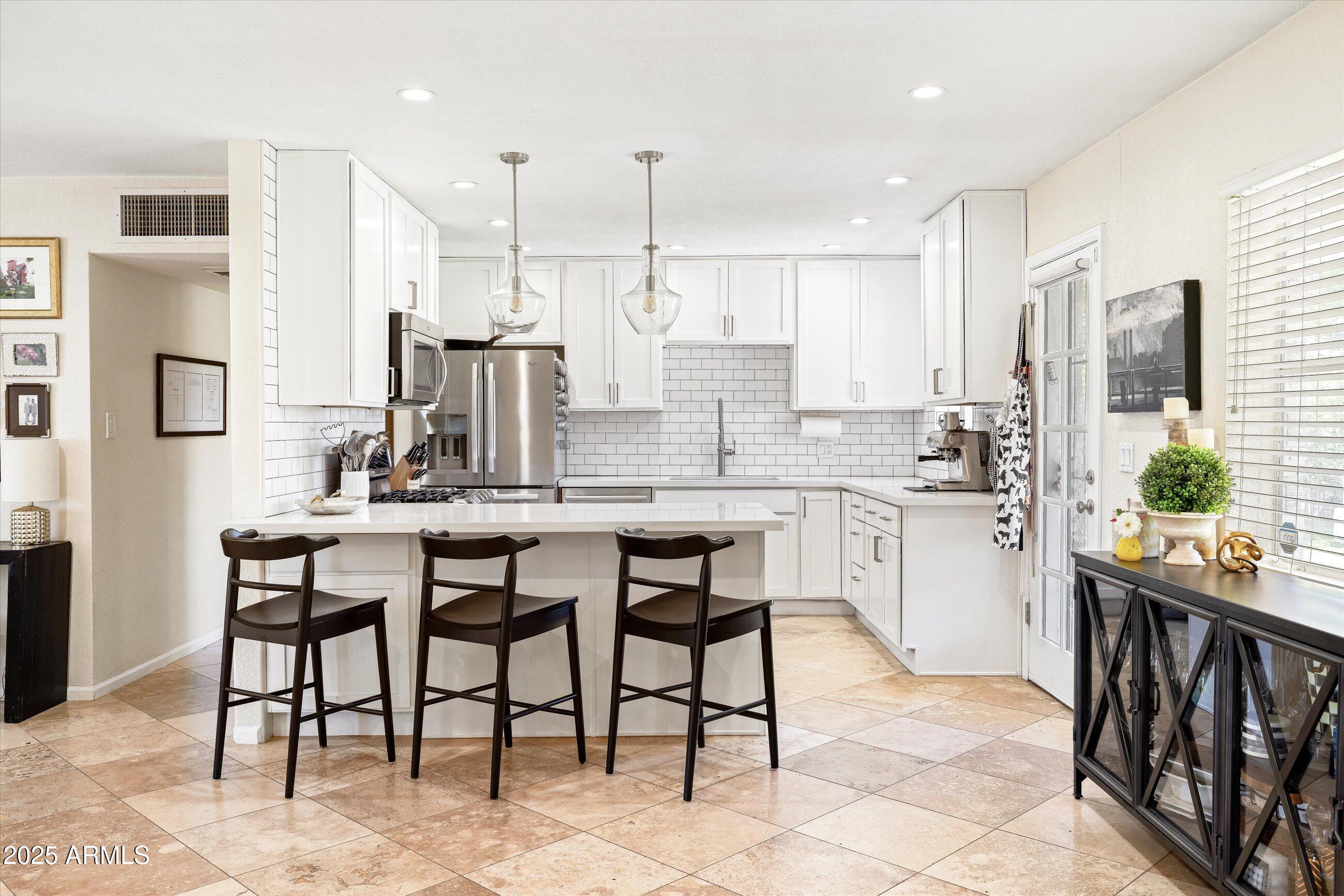 2528 E MONTECITO Avenue