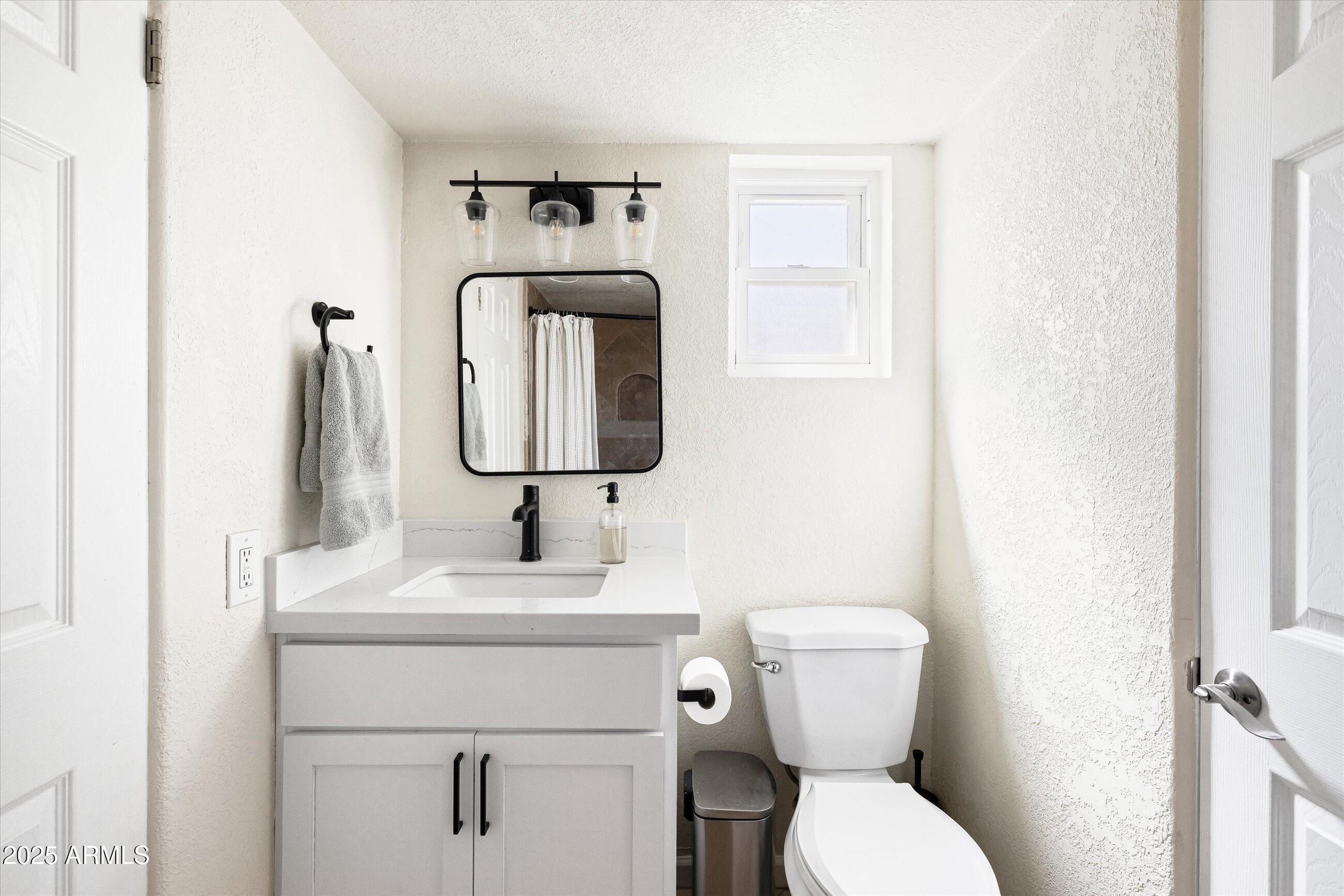 2528 E MONTECITO Avenue