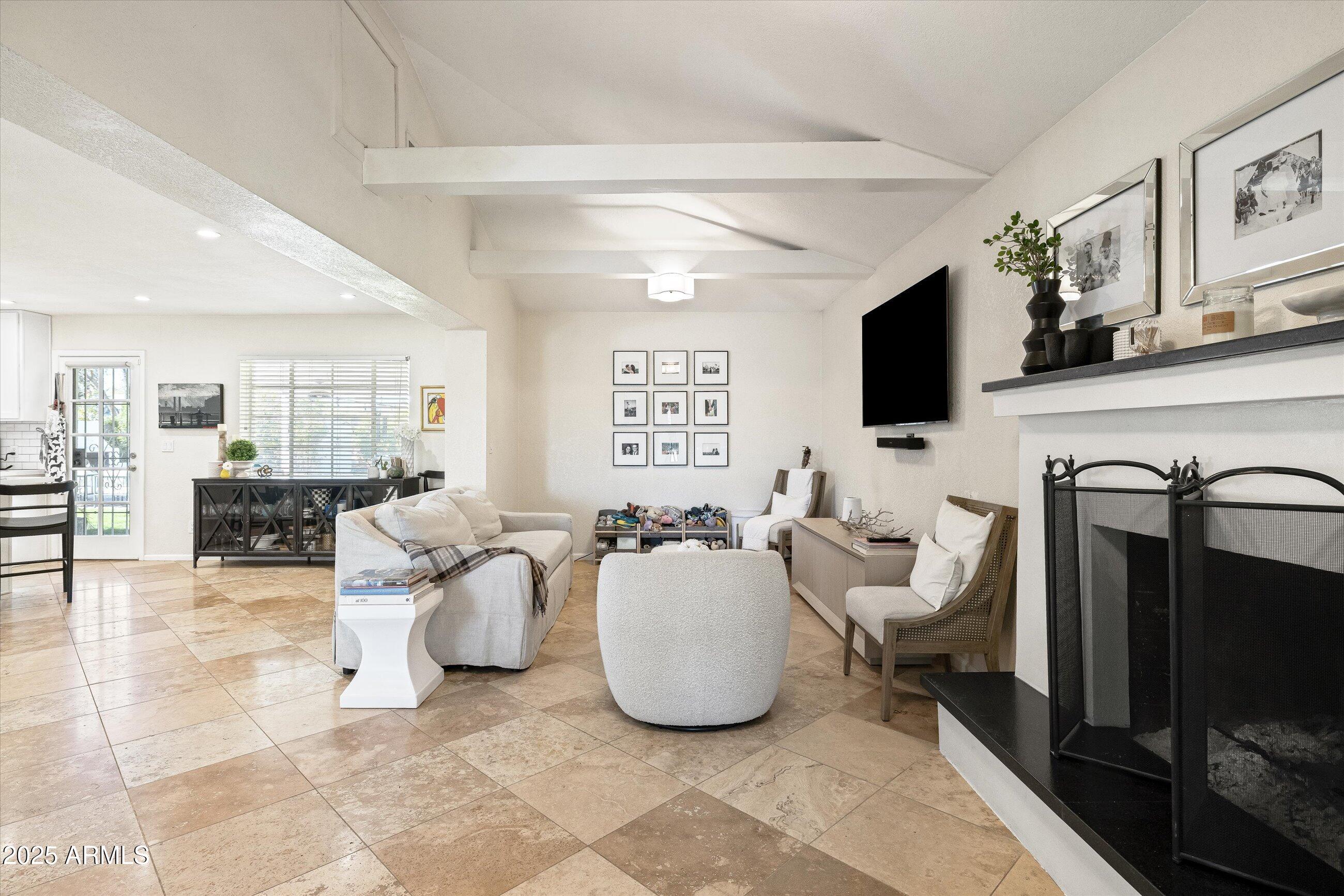 2528 E MONTECITO Avenue