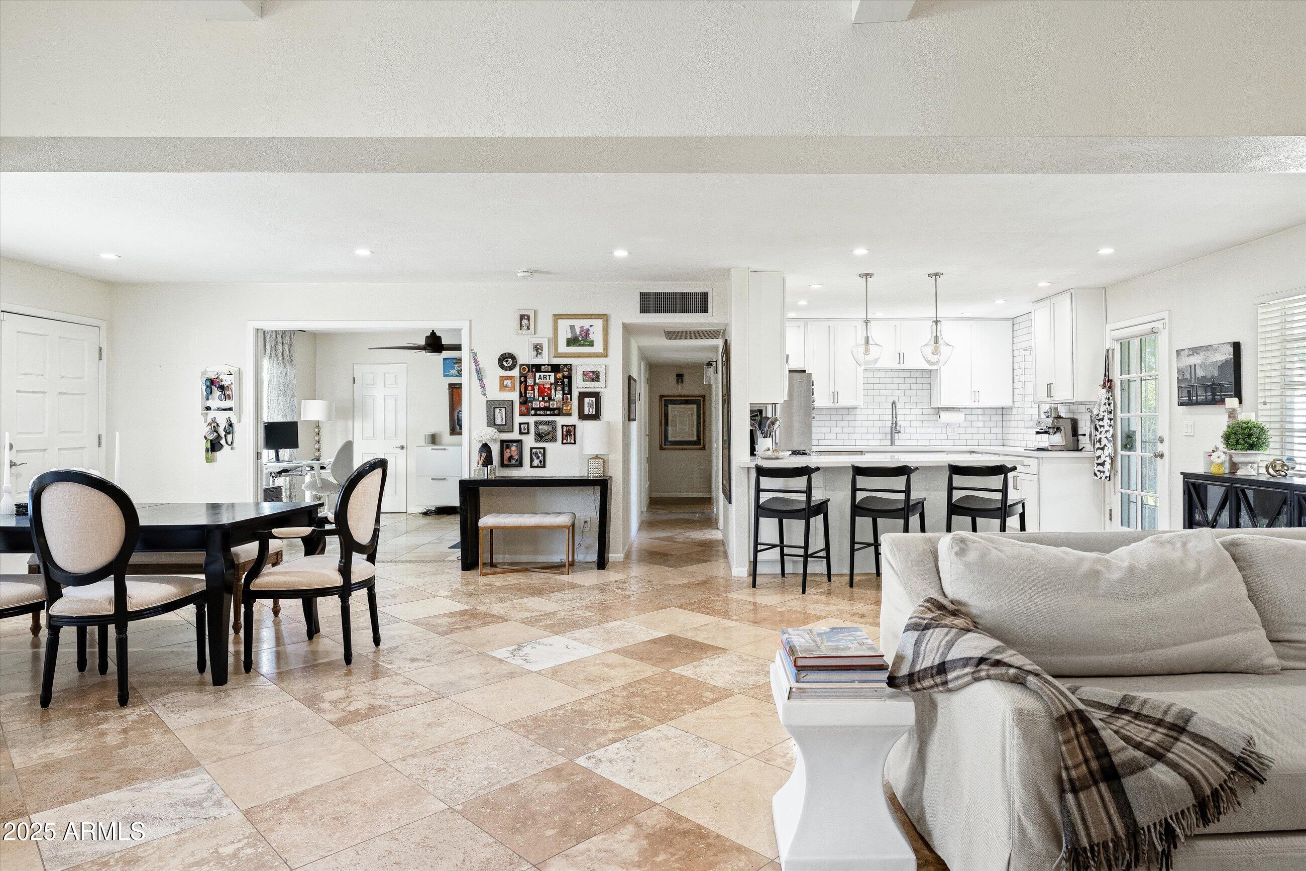 2528 E MONTECITO Avenue