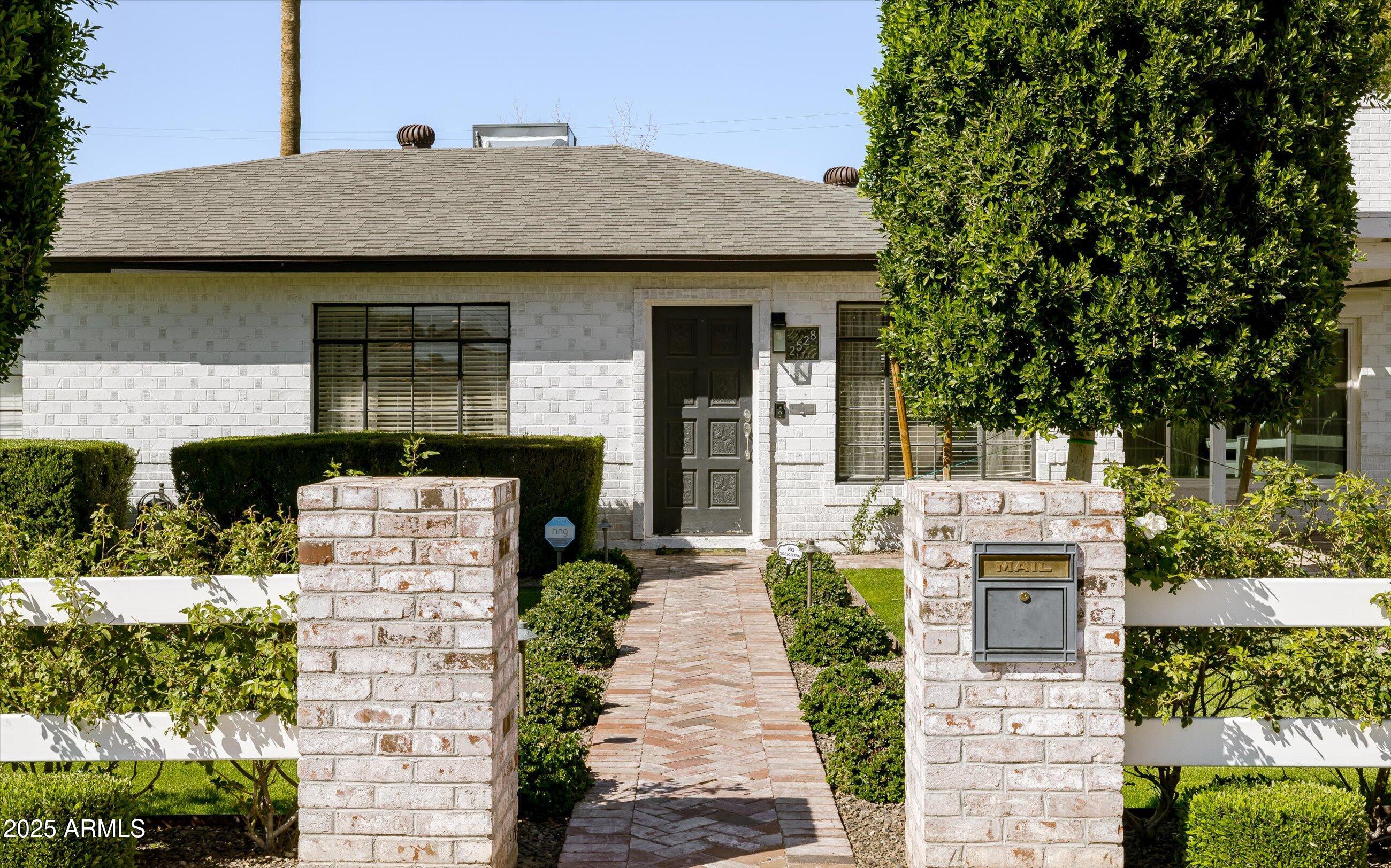 2528 E MONTECITO Avenue