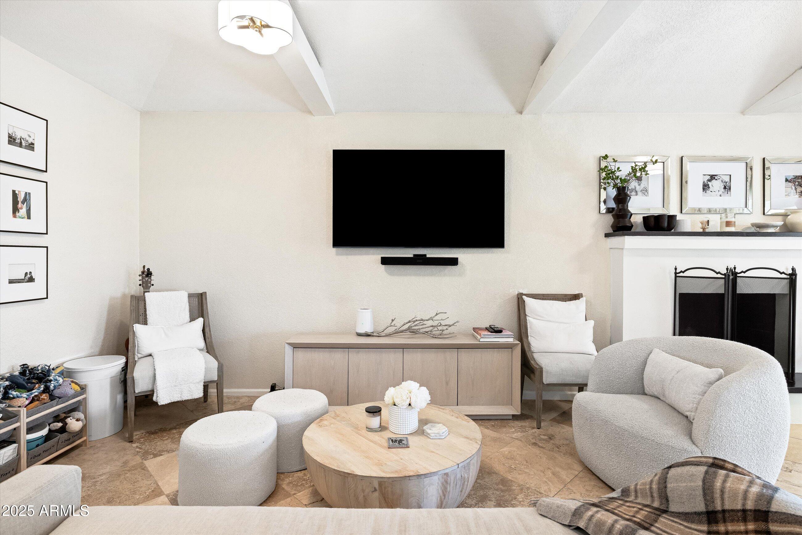 2528 E MONTECITO Avenue