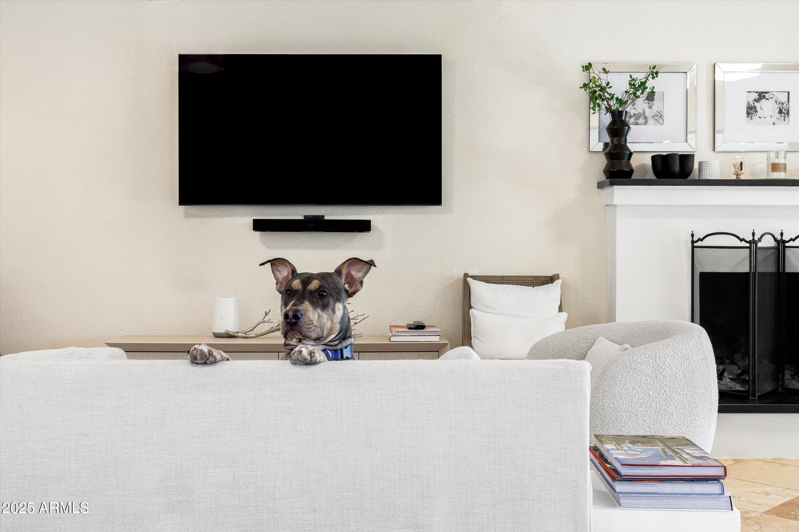 2528 E MONTECITO Avenue