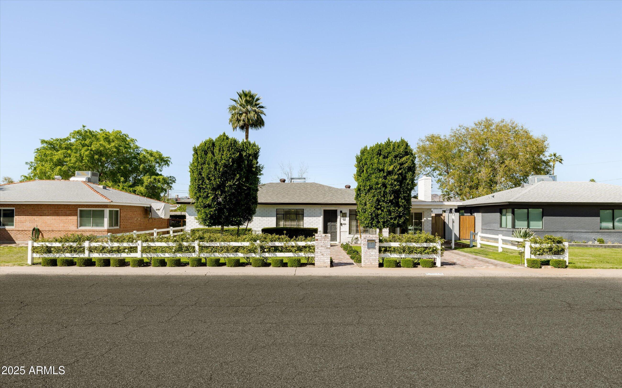 2528 E MONTECITO Avenue