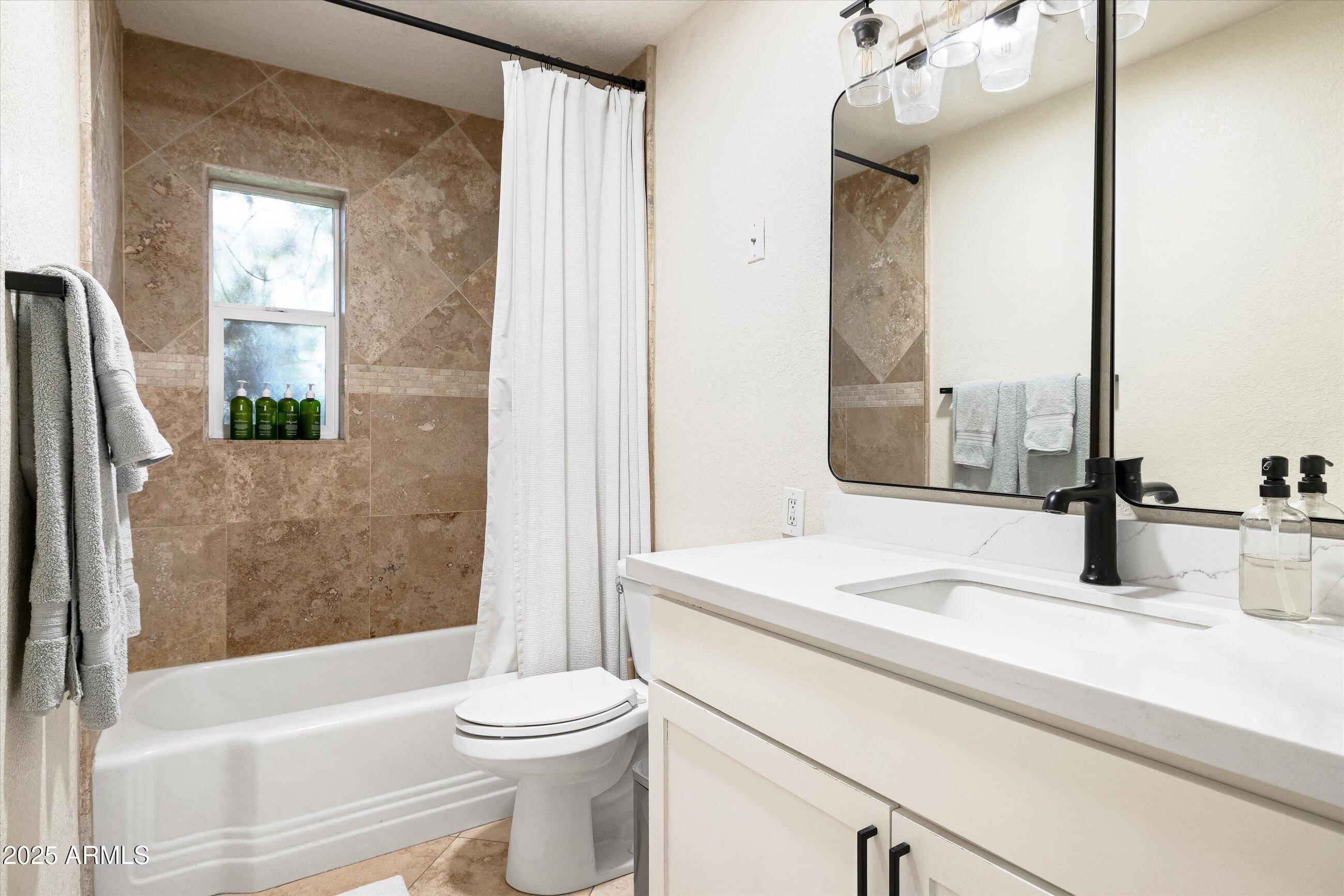 2528 E MONTECITO Avenue