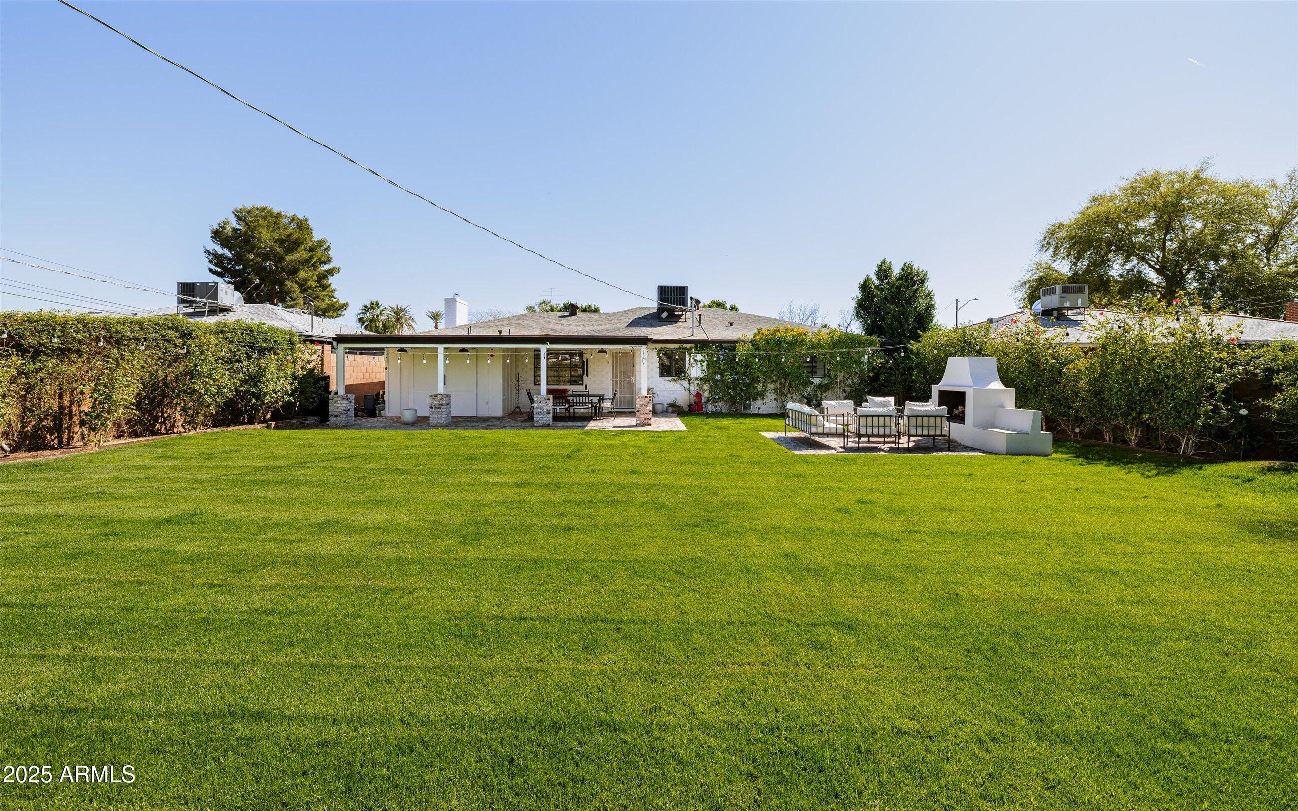 2528 E MONTECITO Avenue