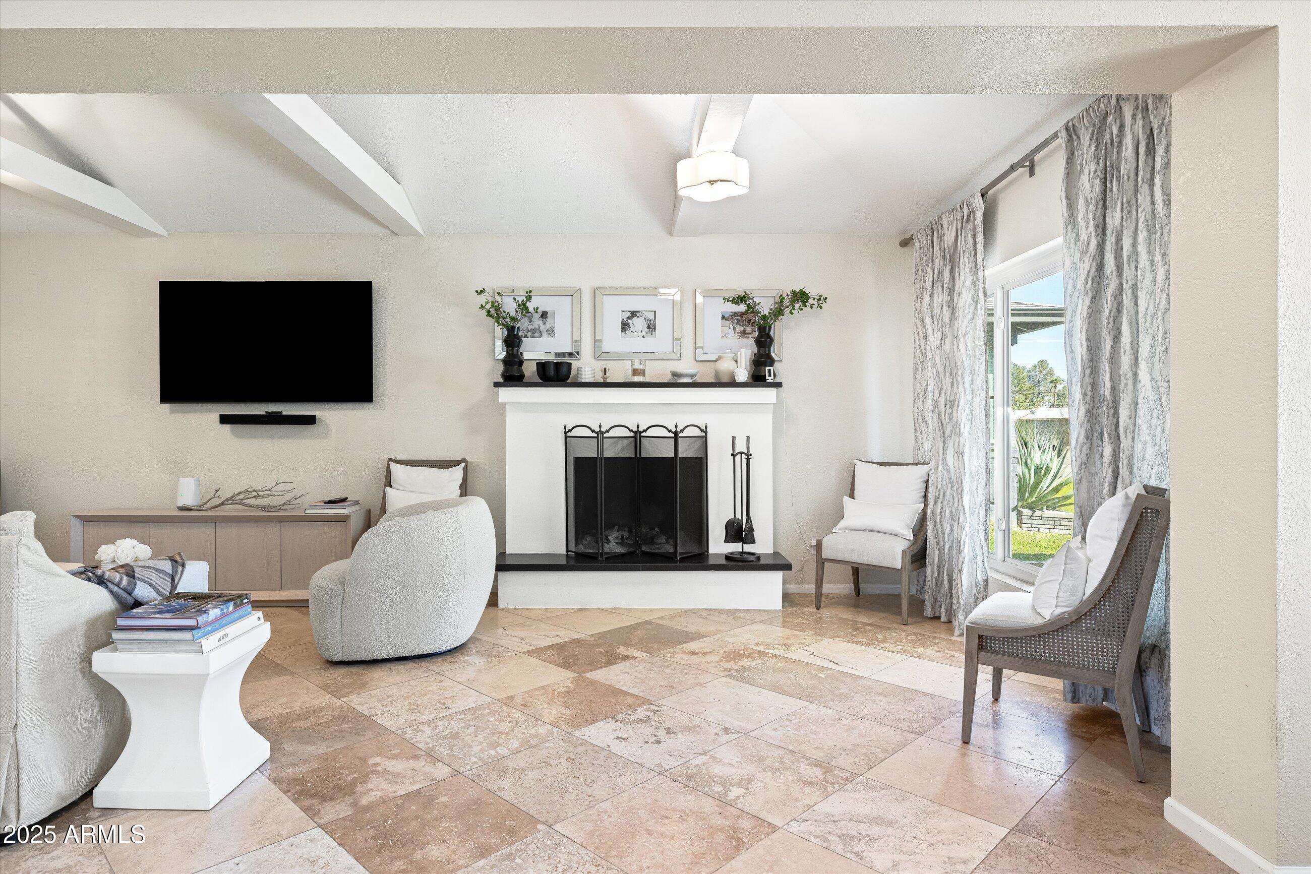 2528 E MONTECITO Avenue