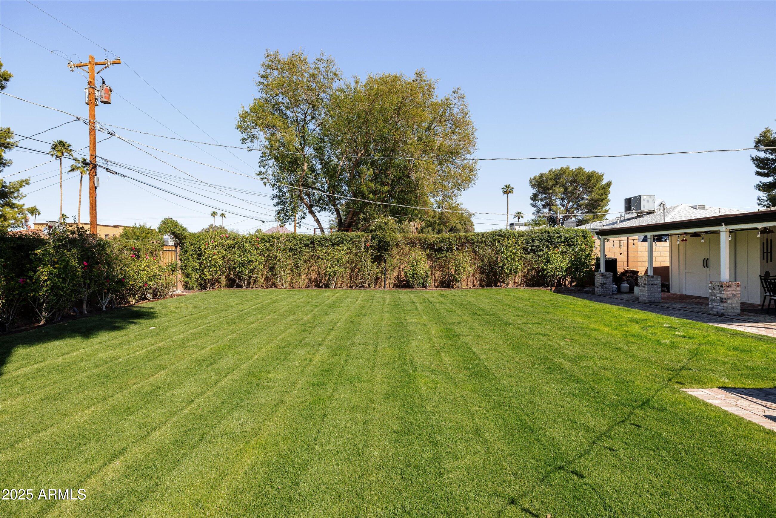 2528 E MONTECITO Avenue