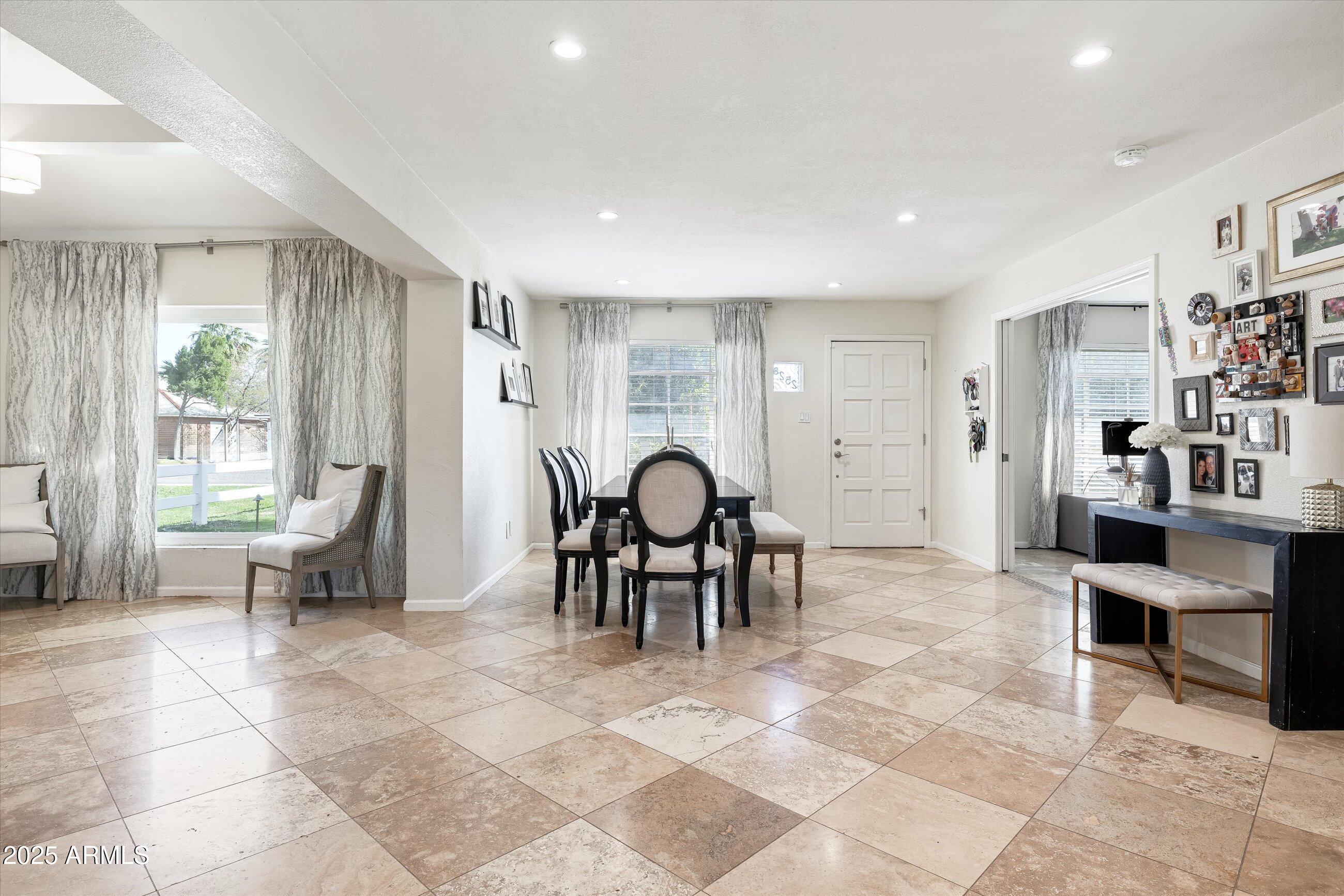 2528 E MONTECITO Avenue