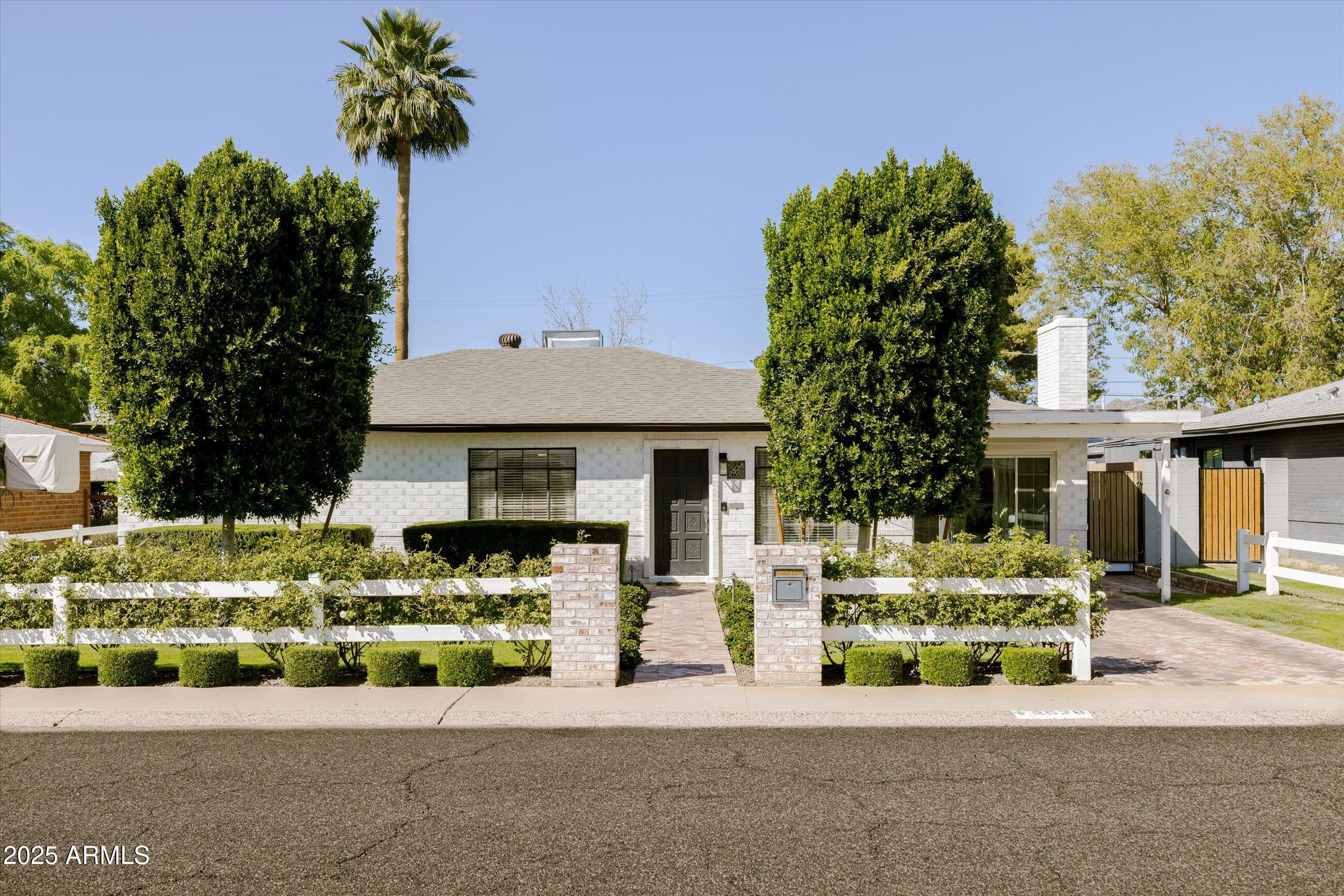 2528 E MONTECITO Avenue