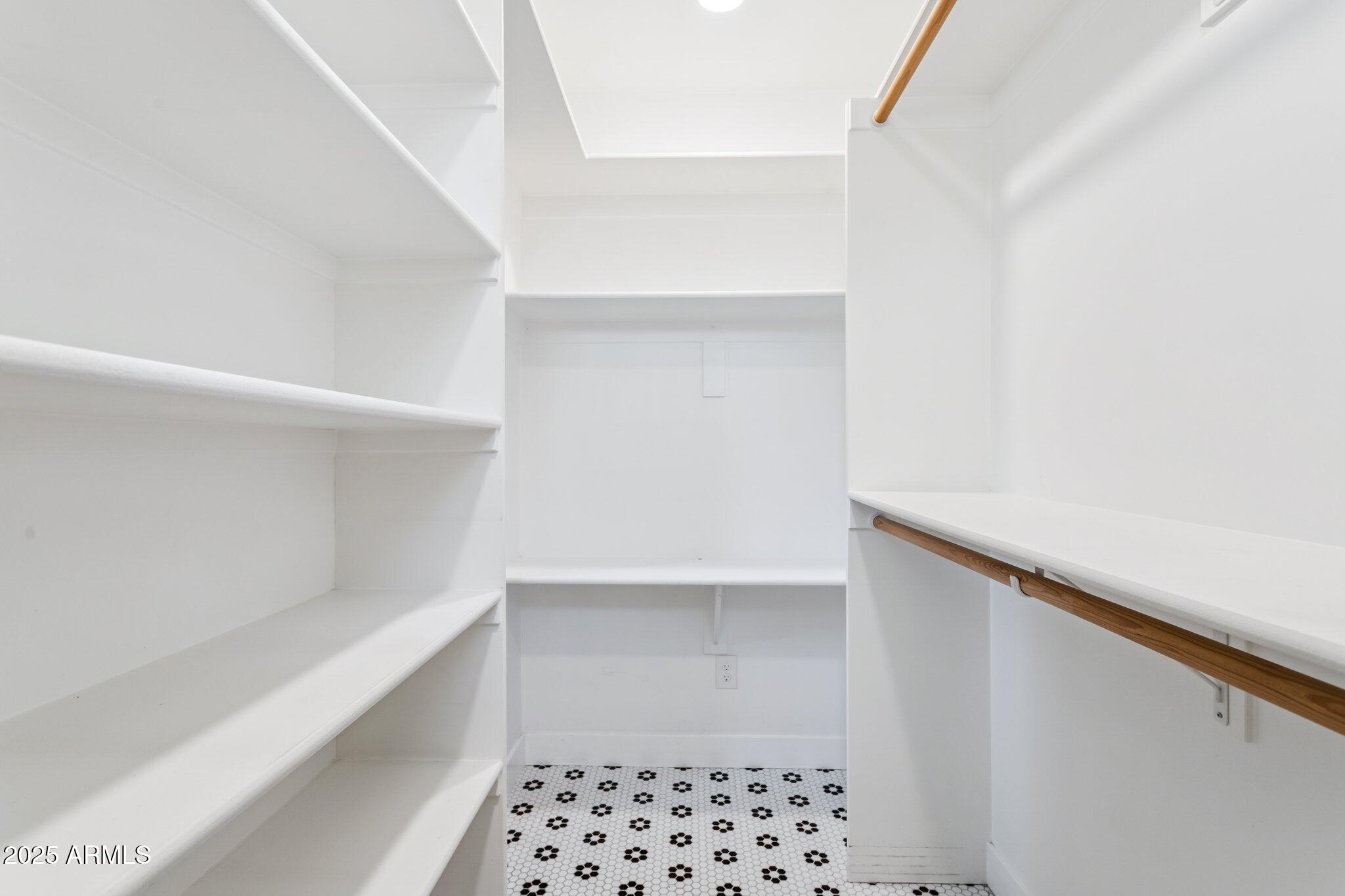 2921 E CHEERY LYNN Road