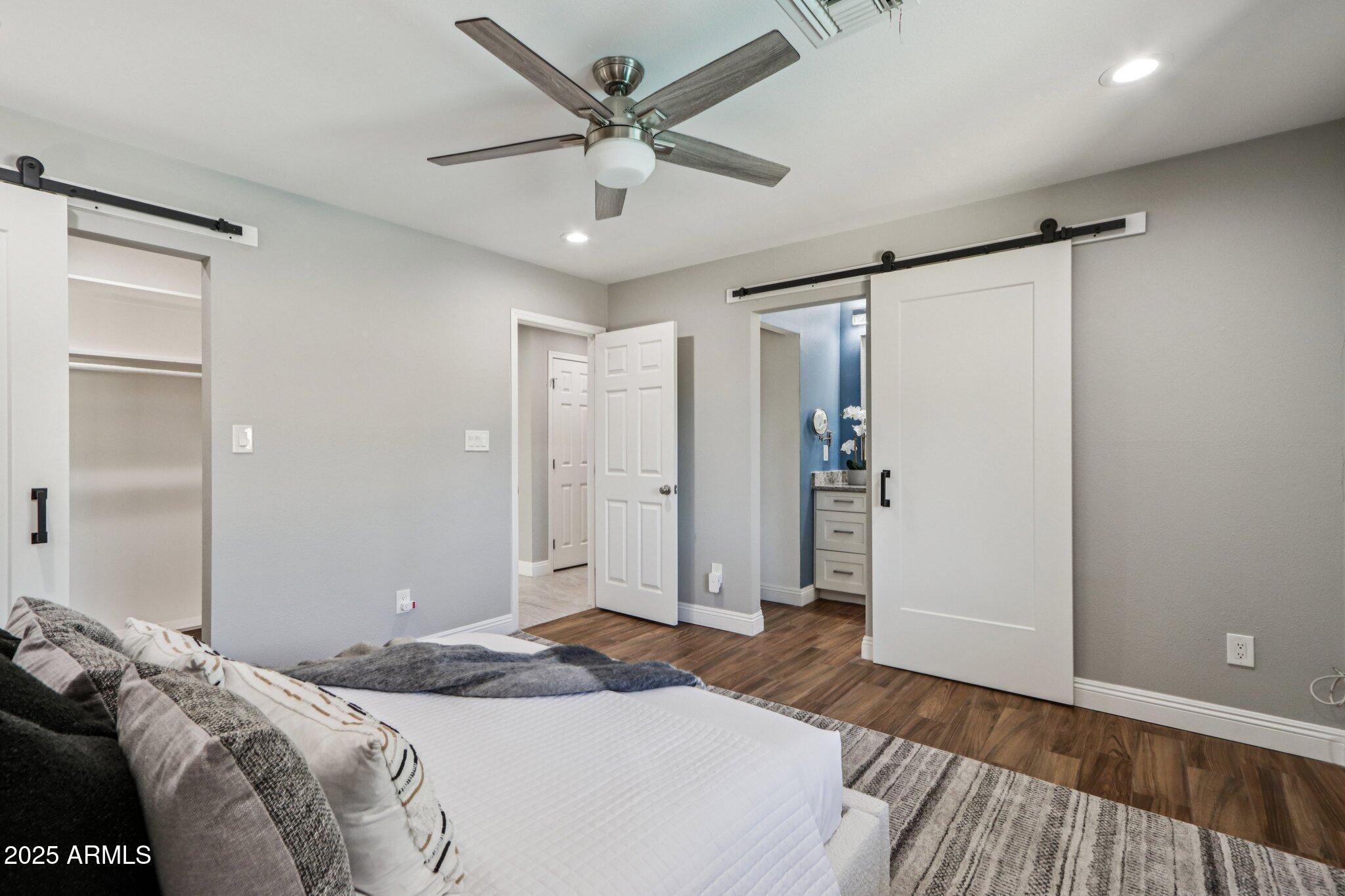 3830 E DESERT COVE Avenue