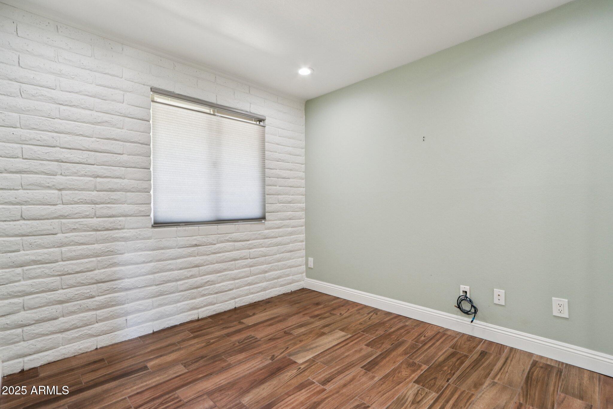 3830 E DESERT COVE Avenue