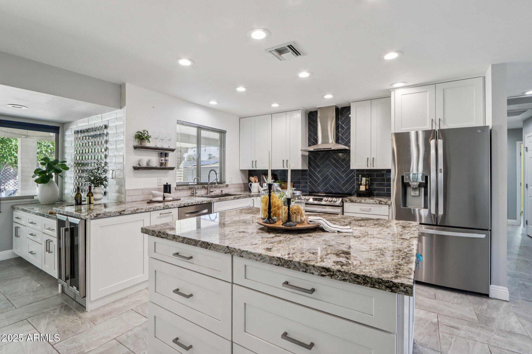 3830 E DESERT COVE Avenue