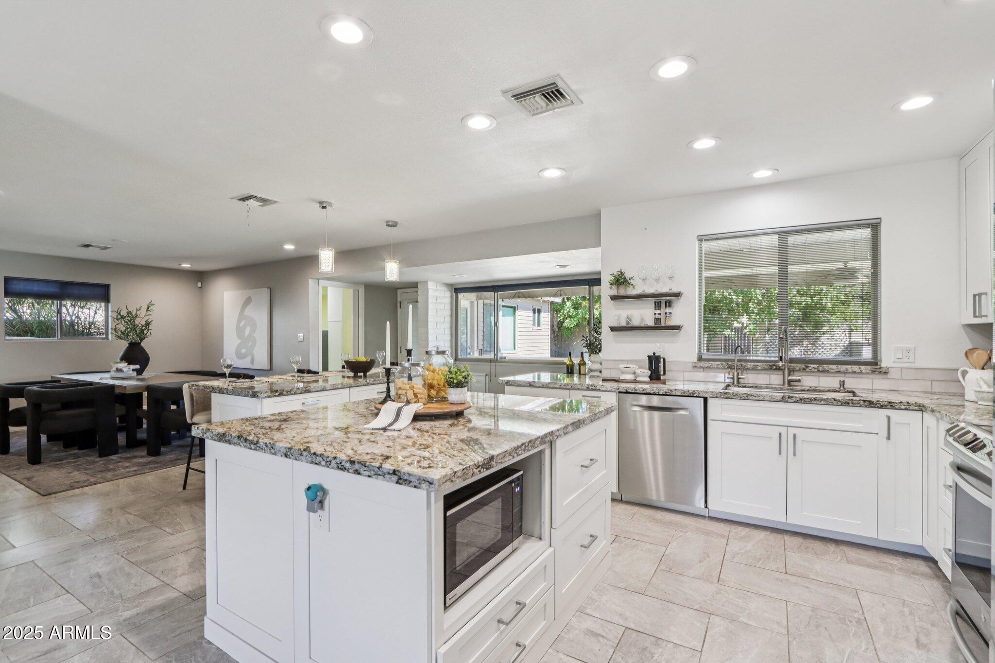 3830 E DESERT COVE Avenue