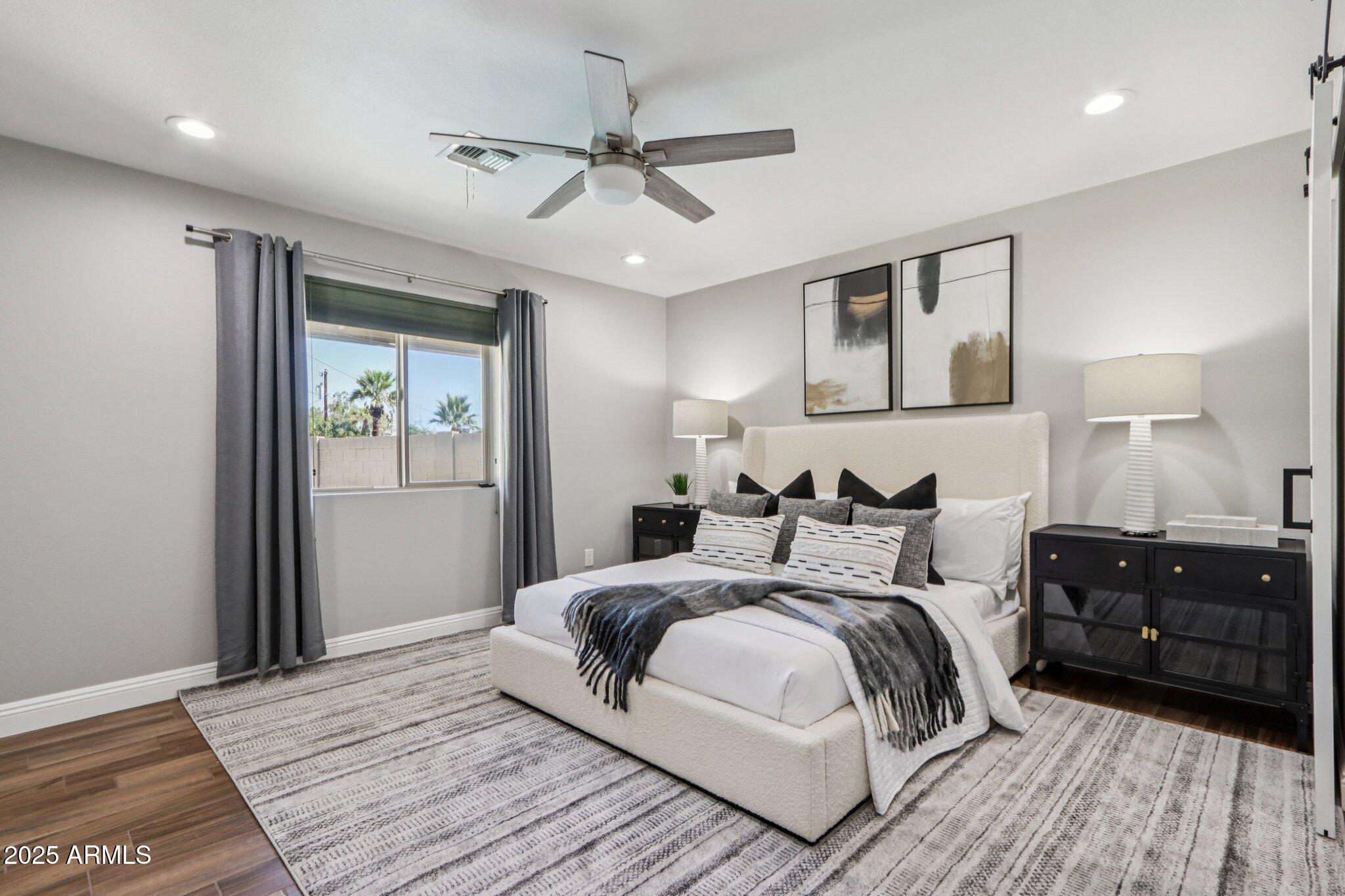 3830 E DESERT COVE Avenue