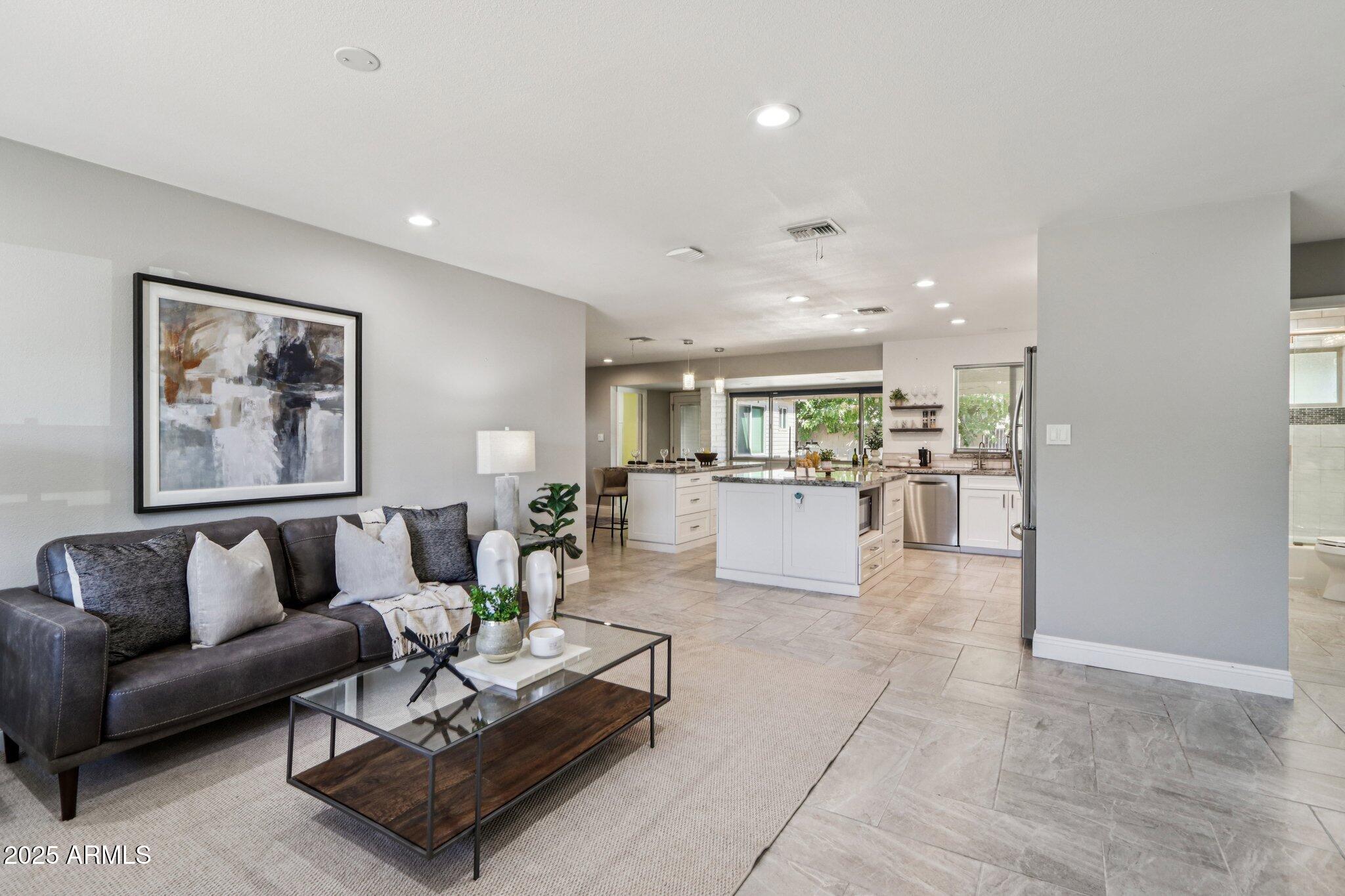 3830 E DESERT COVE Avenue