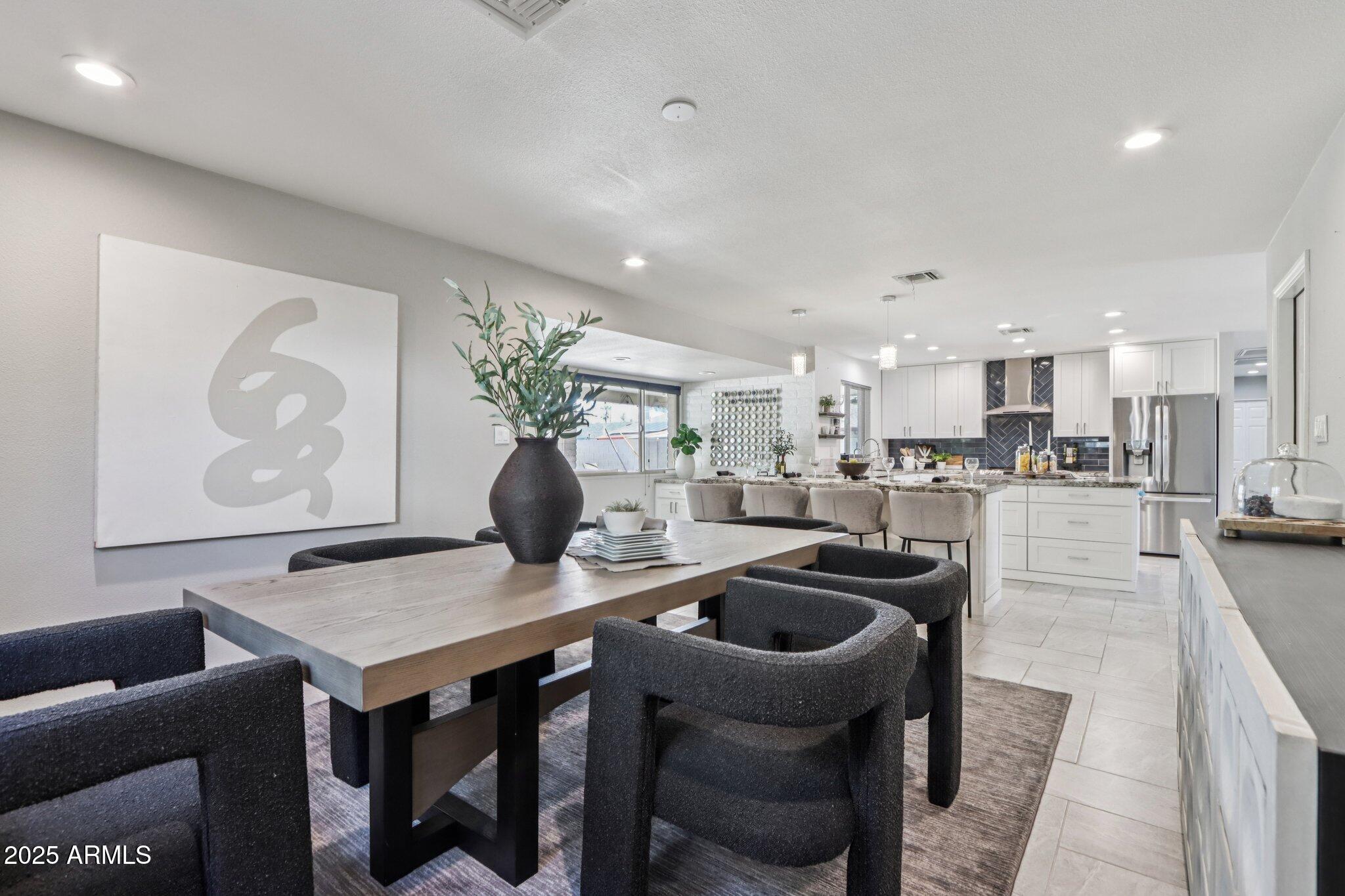 3830 E DESERT COVE Avenue