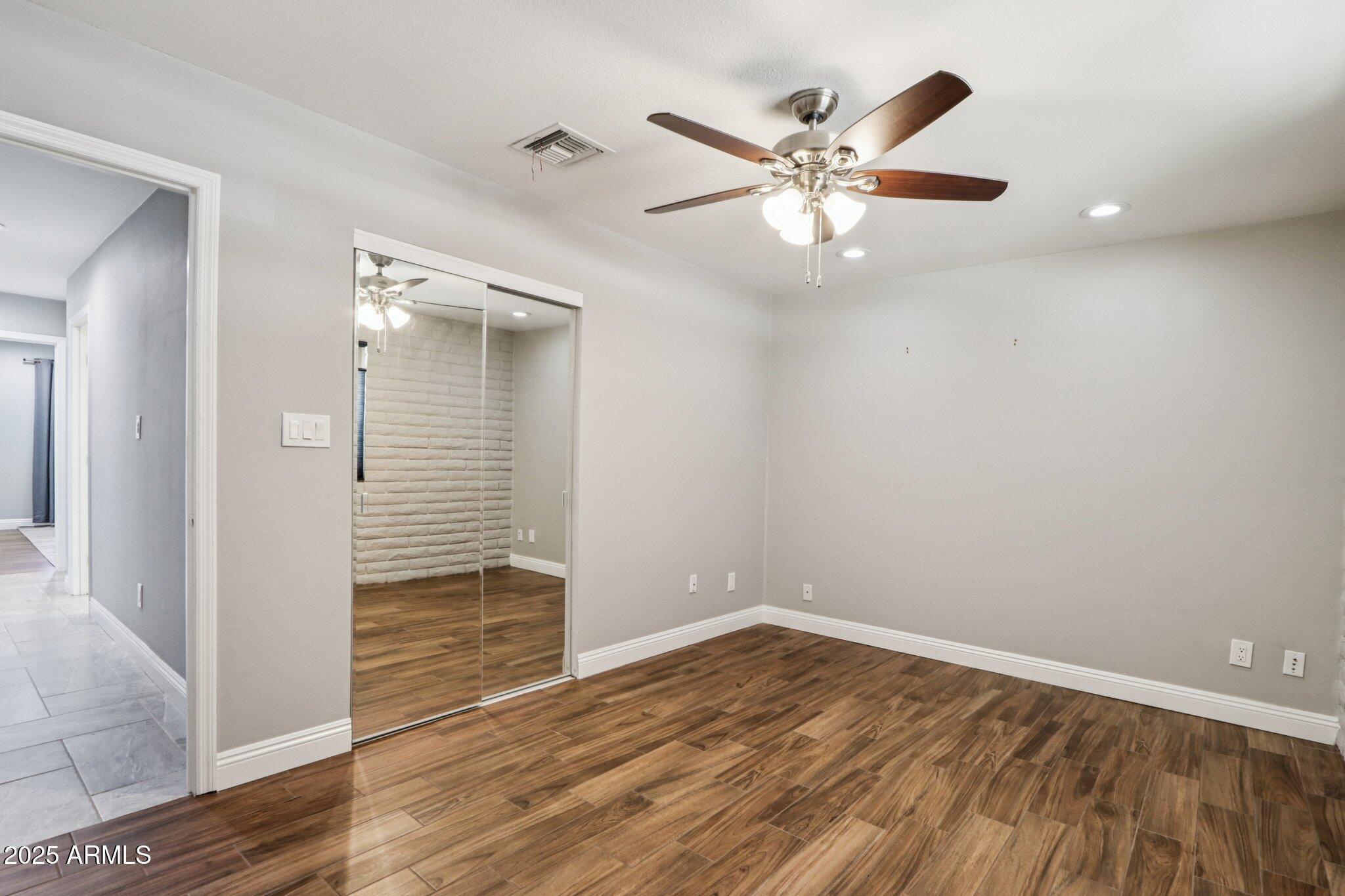 3830 E DESERT COVE Avenue