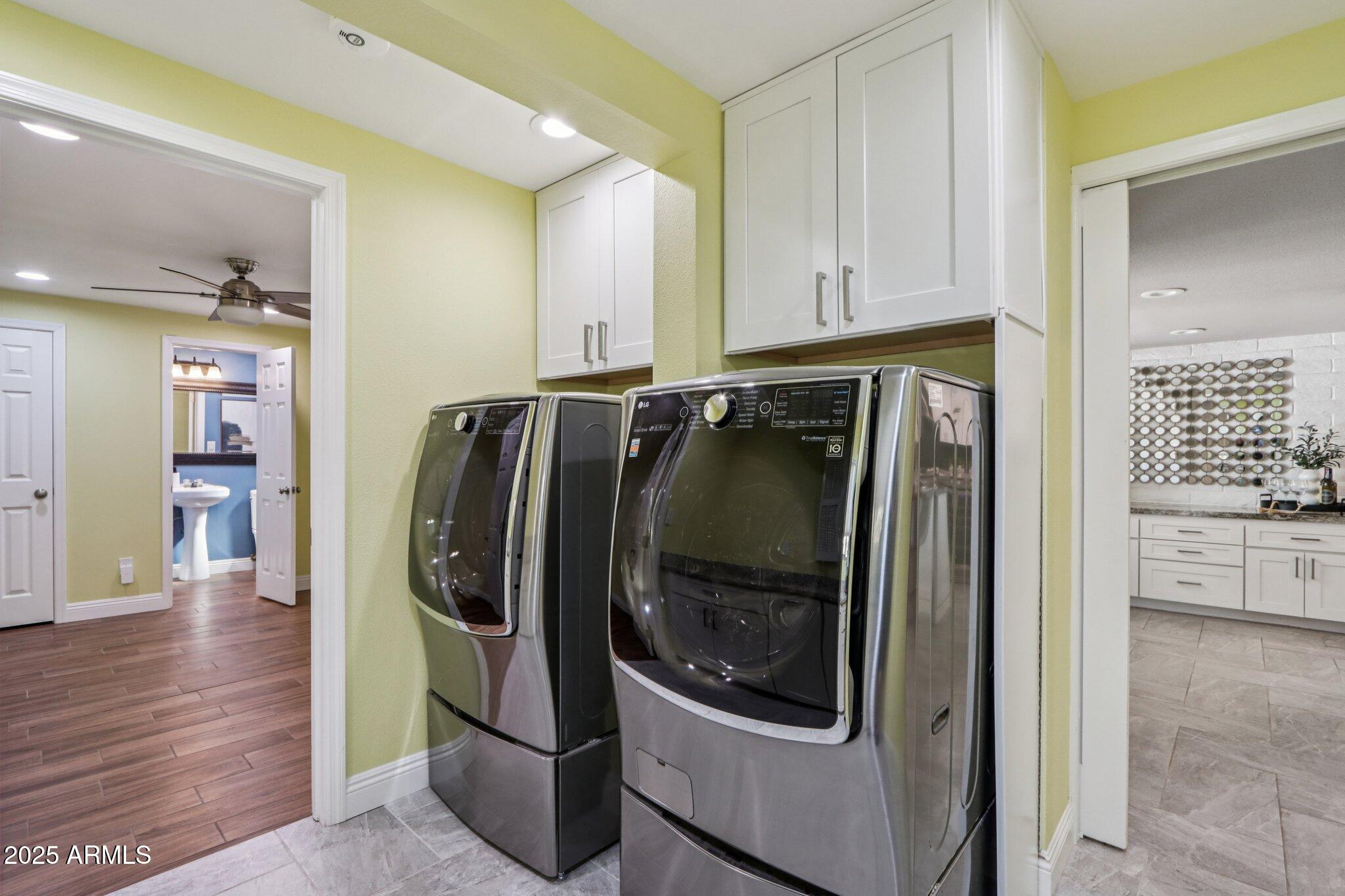 3830 E DESERT COVE Avenue