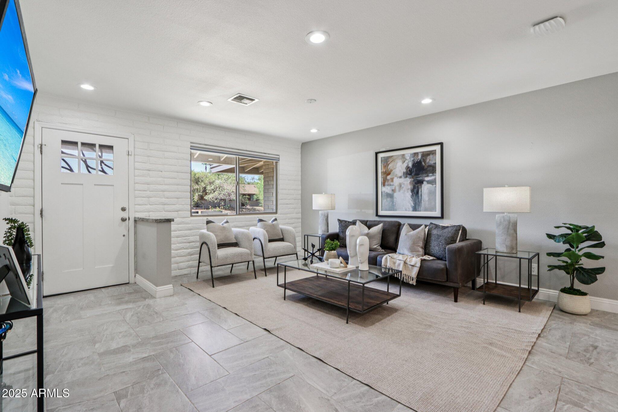 3830 E DESERT COVE Avenue