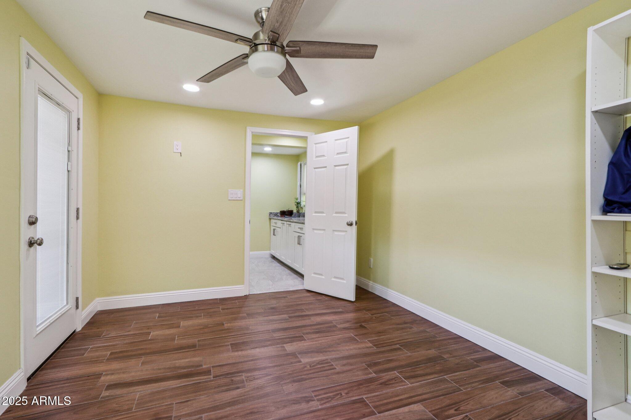 3830 E DESERT COVE Avenue