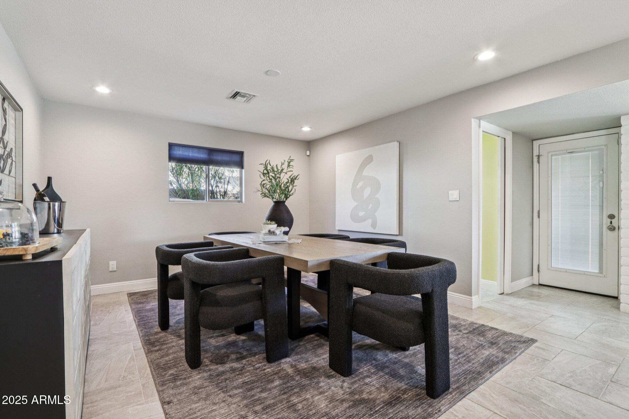 3830 E DESERT COVE Avenue