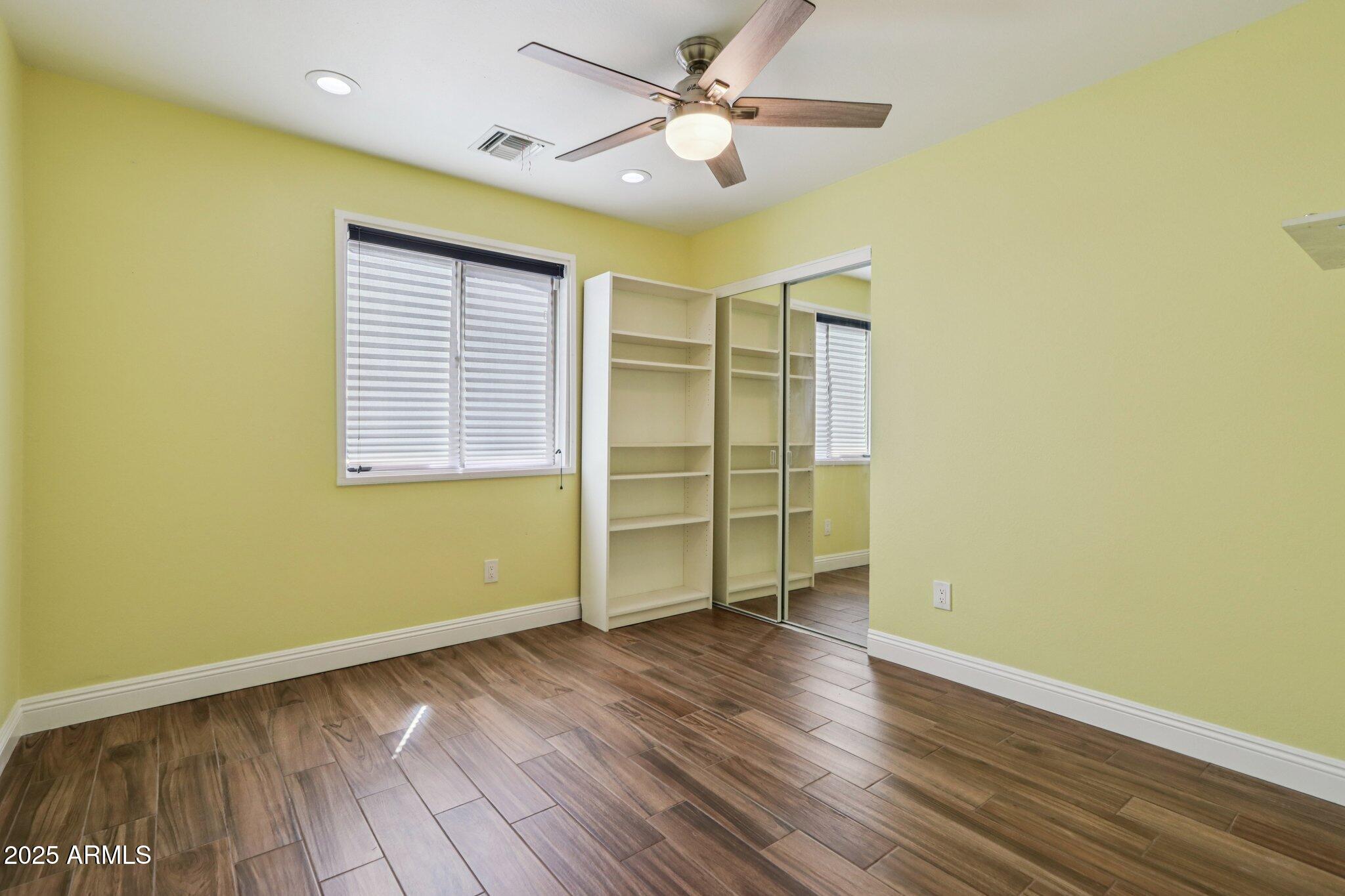 3830 E DESERT COVE Avenue