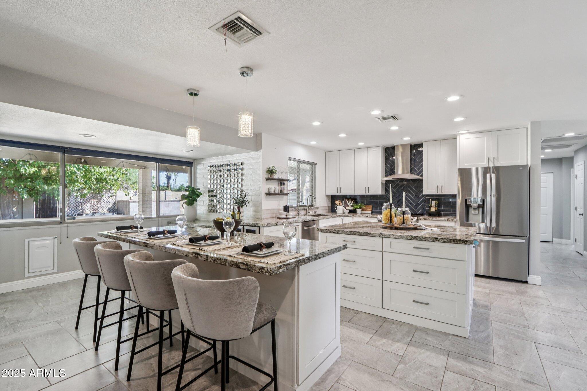 3830 E DESERT COVE Avenue